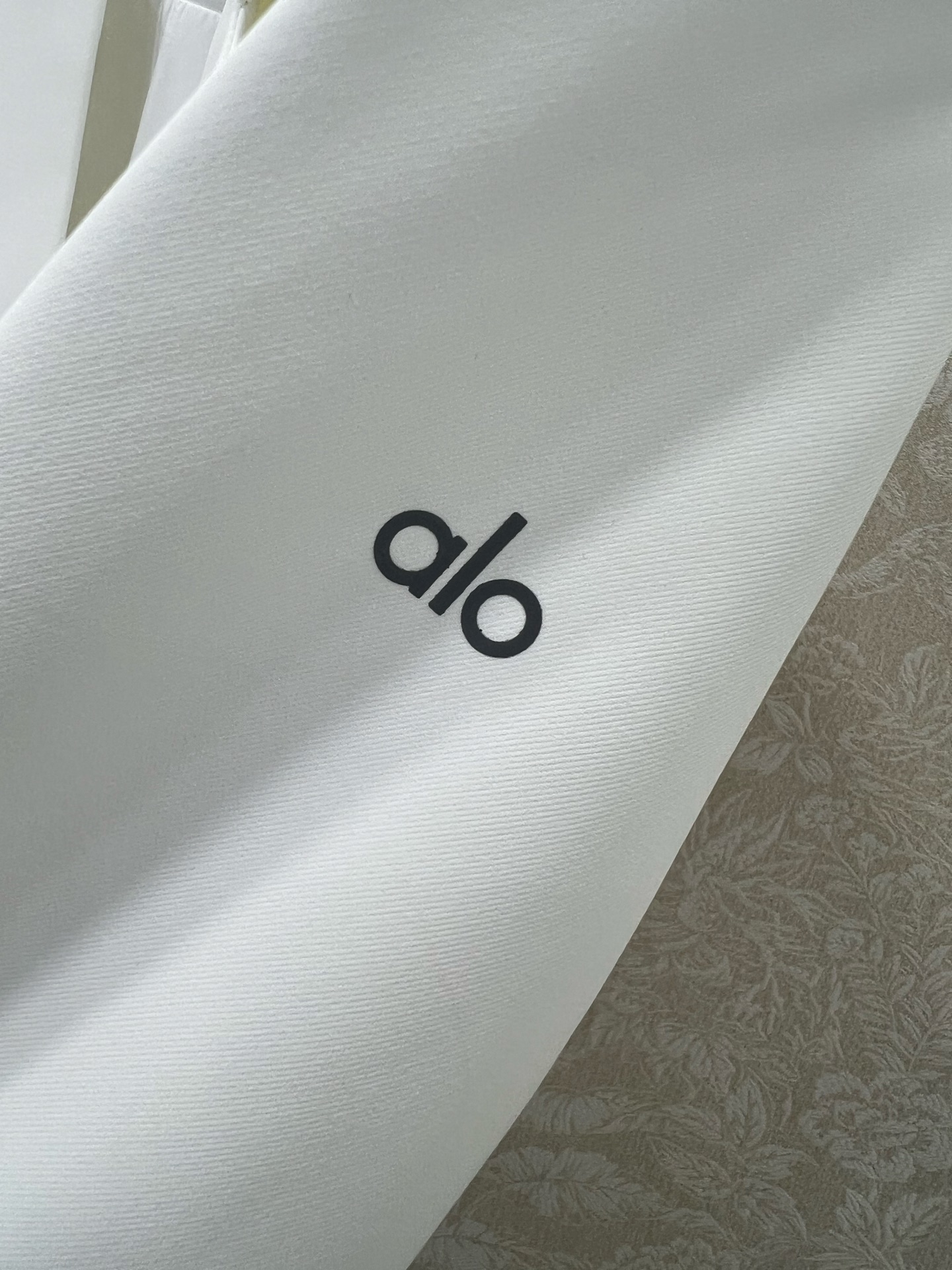 🔥🔥alo*25新款短款西装外套 西服面料挺度质感都在线 韩版宽松版型 袖臂alo反光logo 细节都到