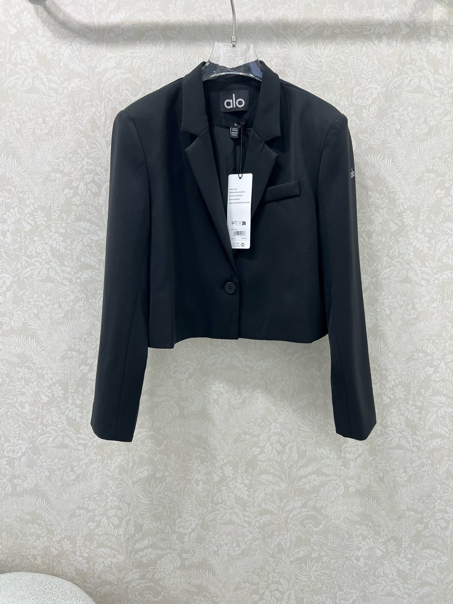 🔥🔥alo*25新款短款西装外套 西服面料挺度质感都在线 韩版宽松版型 袖臂alo反光logo 细节都到