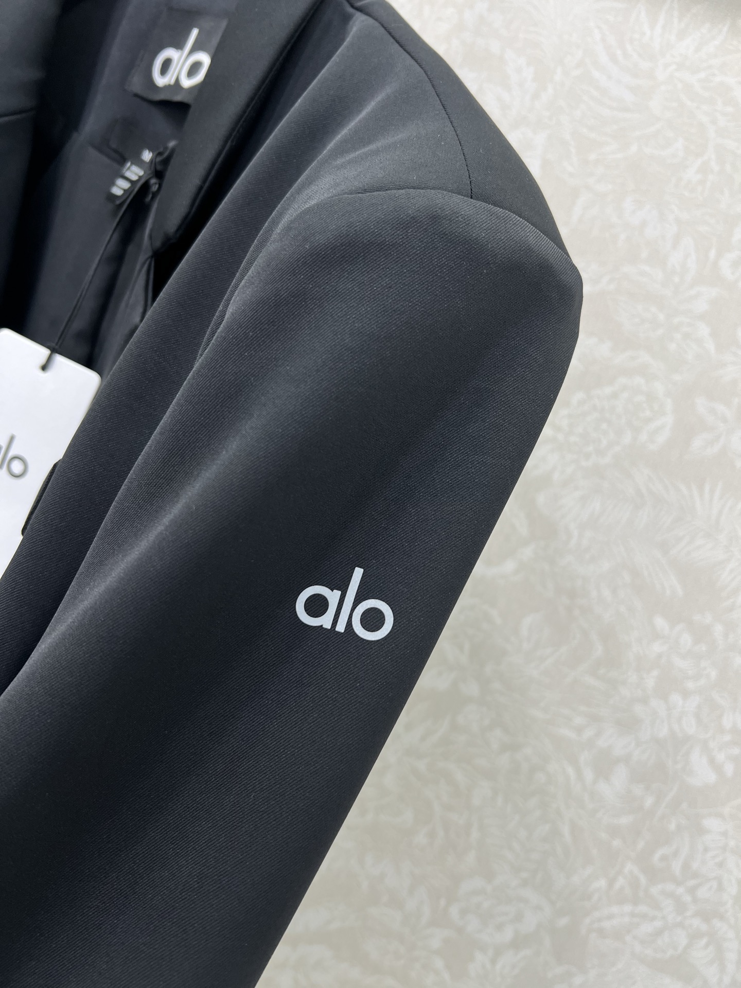 🔥🔥alo*25新款短款西装外套 西服面料挺度质感都在线 韩版宽松版型 袖臂alo反光logo 细节都到