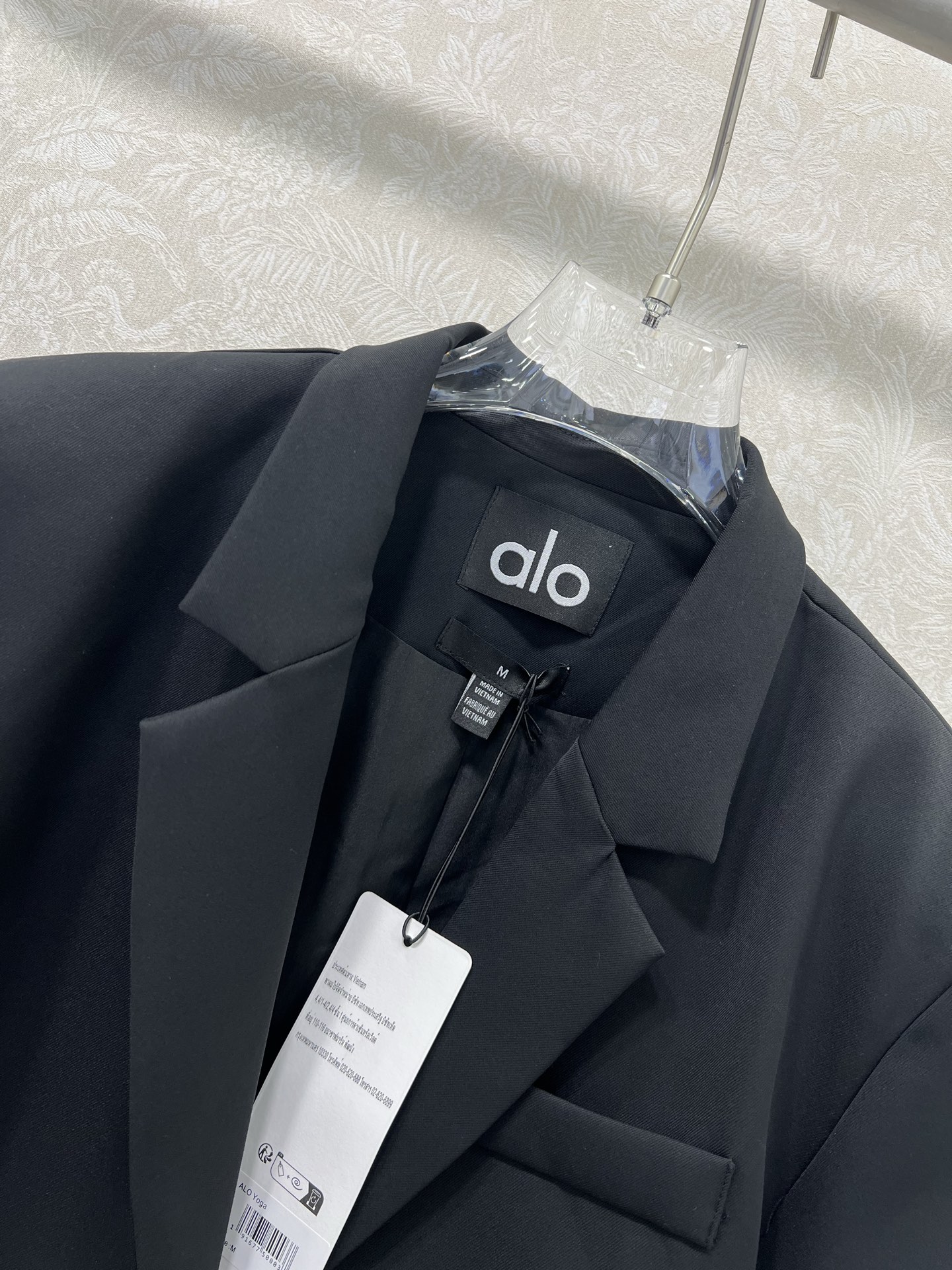 🔥🔥alo*25新款短款西装外套 西服面料挺度质感都在线 韩版宽松版型 袖臂alo反光logo 细节都到