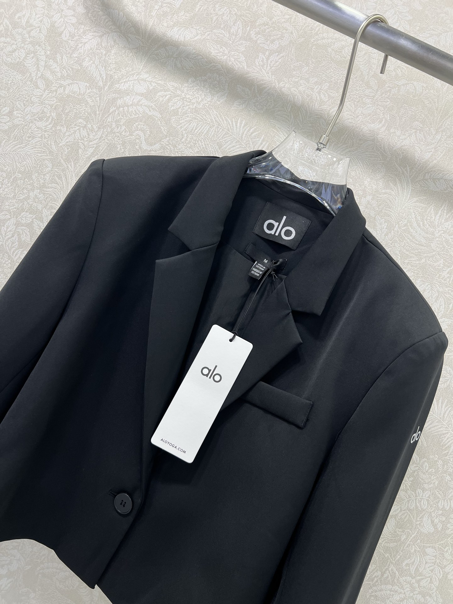 🔥🔥alo*25新款短款西装外套 西服面料挺度质感都在线 韩版宽松版型 袖臂alo反光logo 细节都到