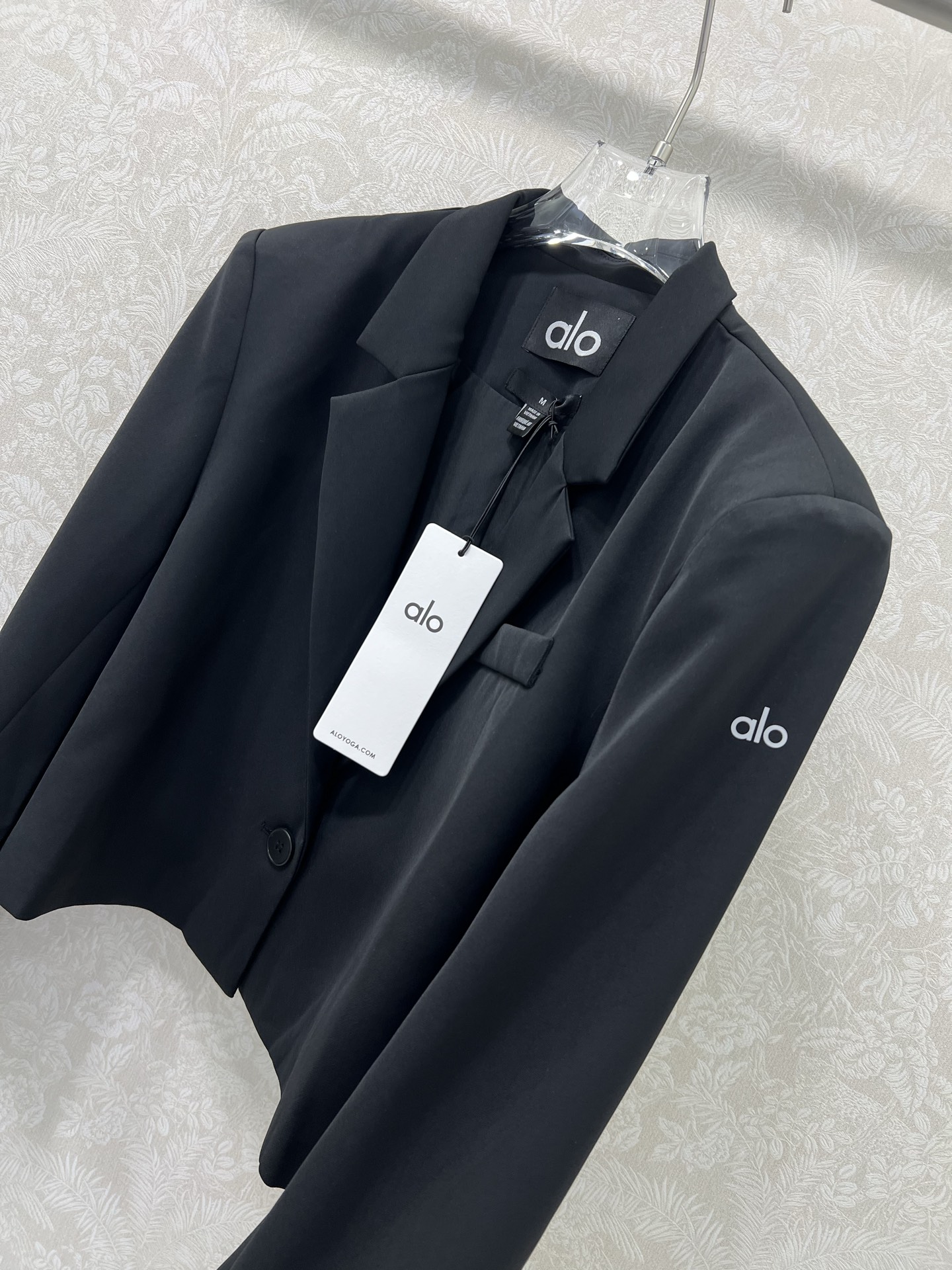 🔥🔥alo*25新款短款西装外套 西服面料挺度质感都在线 韩版宽松版型 袖臂alo反光logo 细节都到