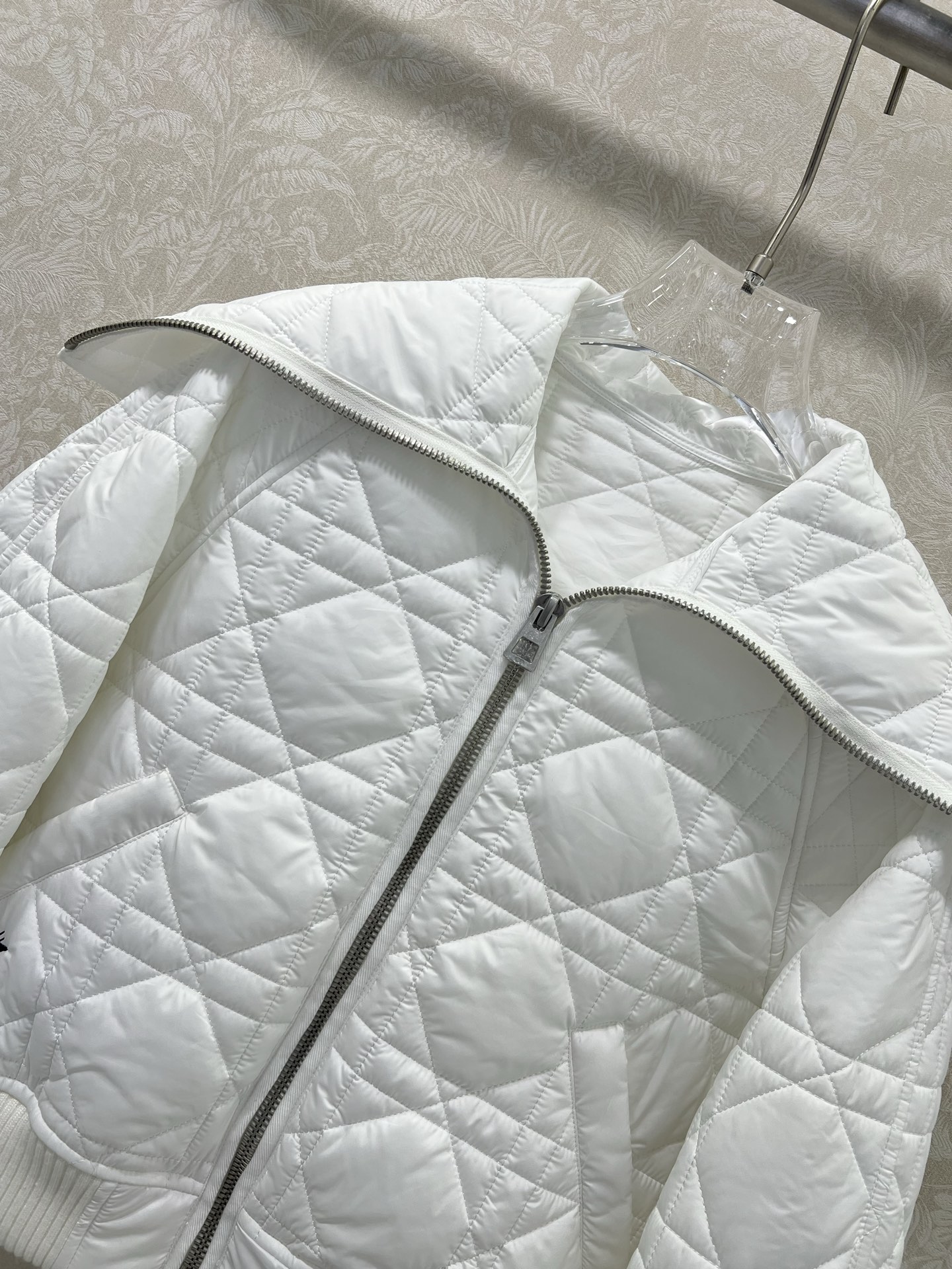 🔥🔥DIO*25新款藤格纹戴妃格夹棉海军领马棉衣外套 两侧口袋💕小蜜蜂刺绣 袖口下摆均以羊毛螺纹针织设计