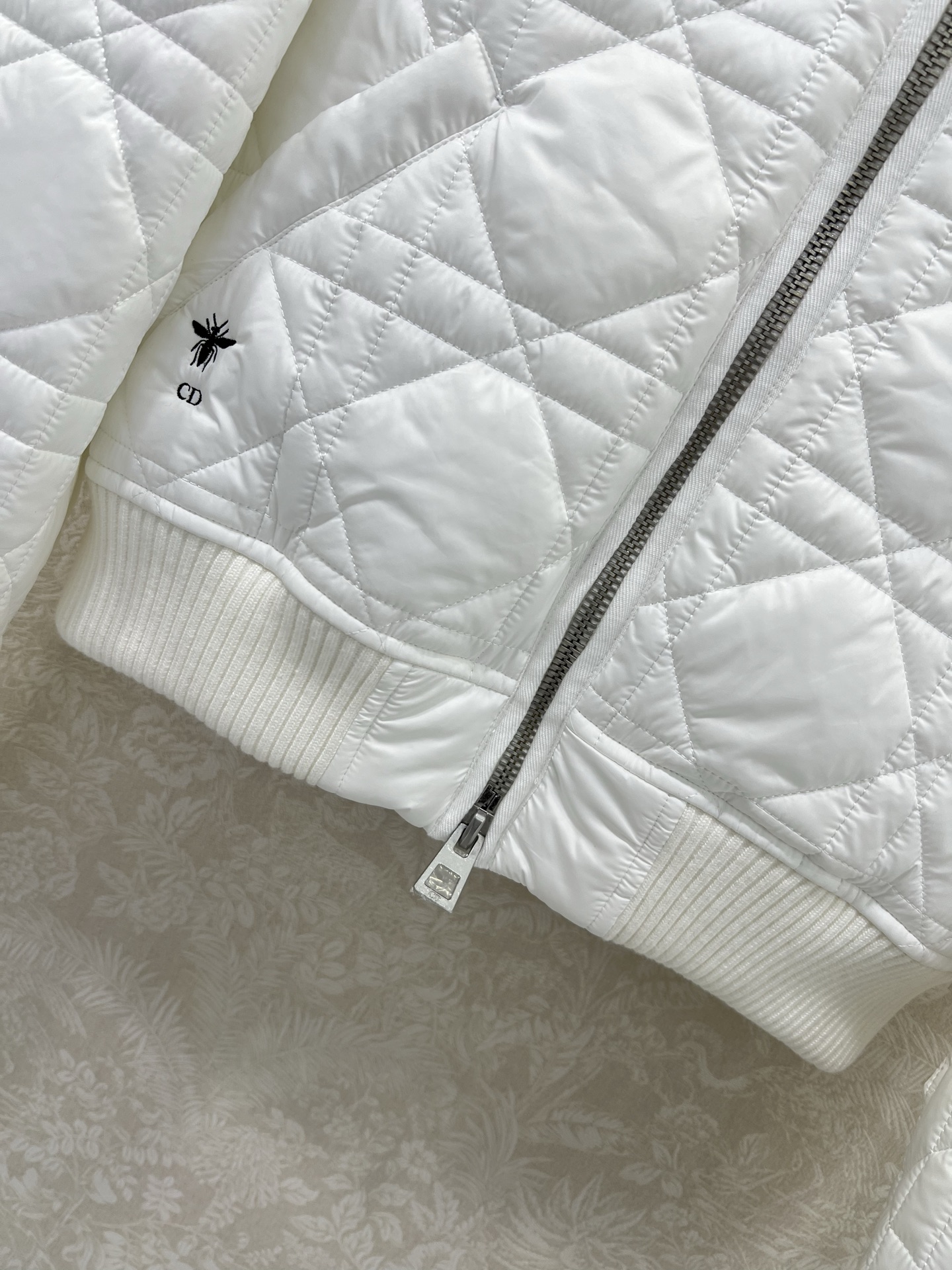 🔥🔥DIO*25新款藤格纹戴妃格夹棉海军领马棉衣外套 两侧口袋💕小蜜蜂刺绣 袖口下摆均以羊毛螺纹针织设计