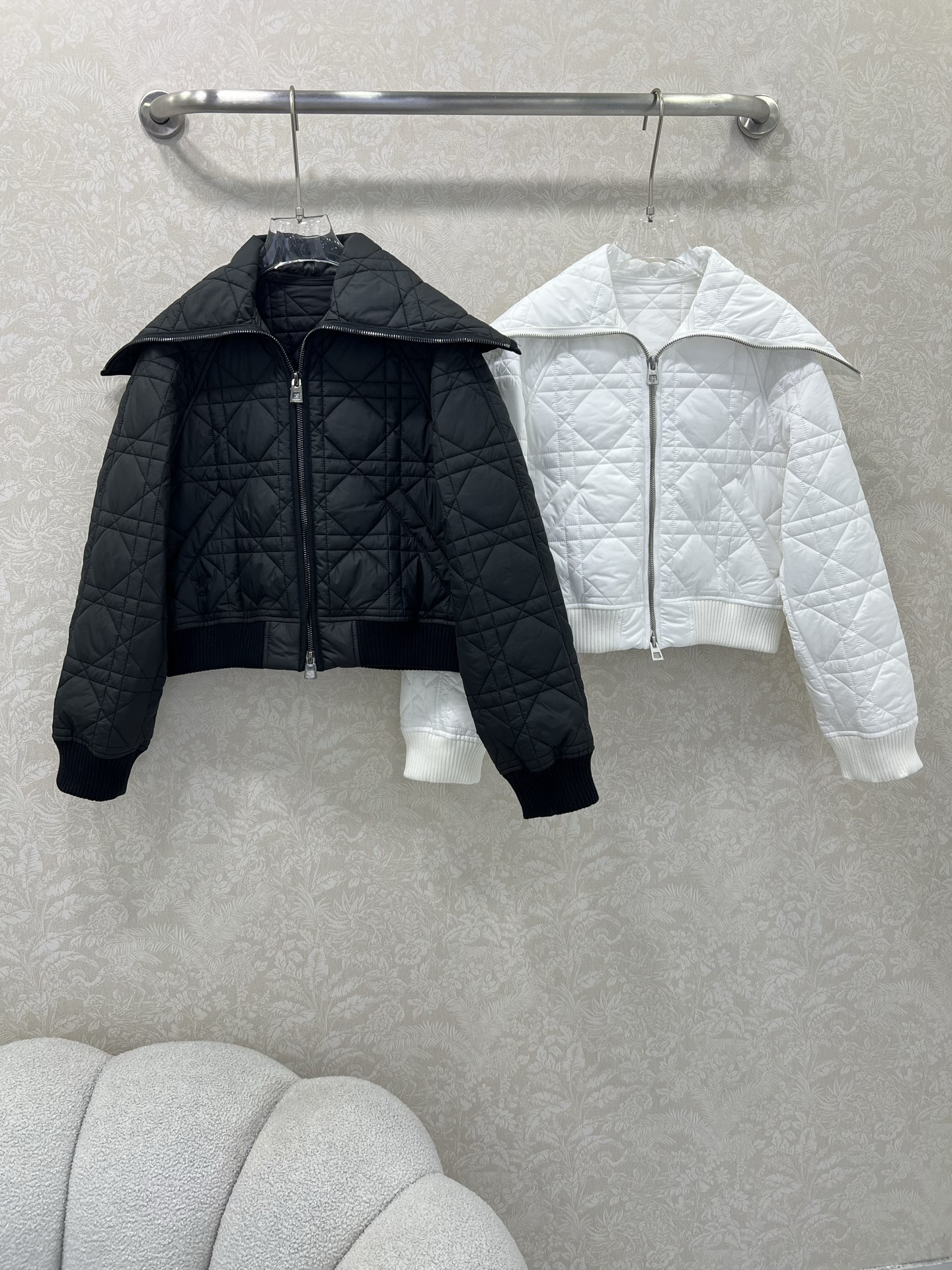 🔥🔥DIO*25新款藤格纹戴妃格夹棉海军领马棉衣外套 两侧口袋💕小蜜蜂刺绣 袖口下摆均以羊毛螺纹针织设计