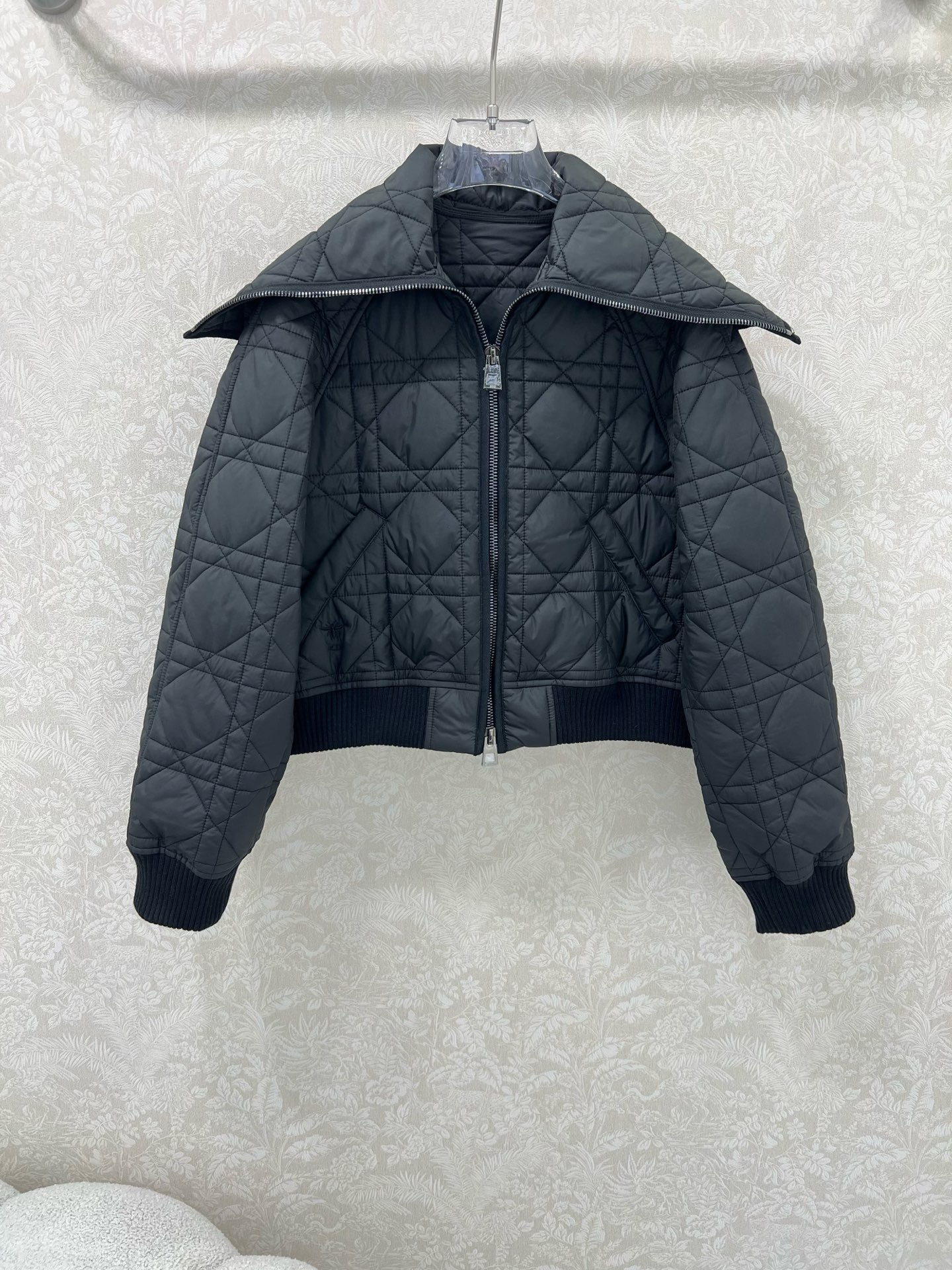 🔥🔥DIO*25新款藤格纹戴妃格夹棉海军领马棉衣外套 两侧口袋💕小蜜蜂刺绣 袖口下摆均以羊毛螺纹针织设计