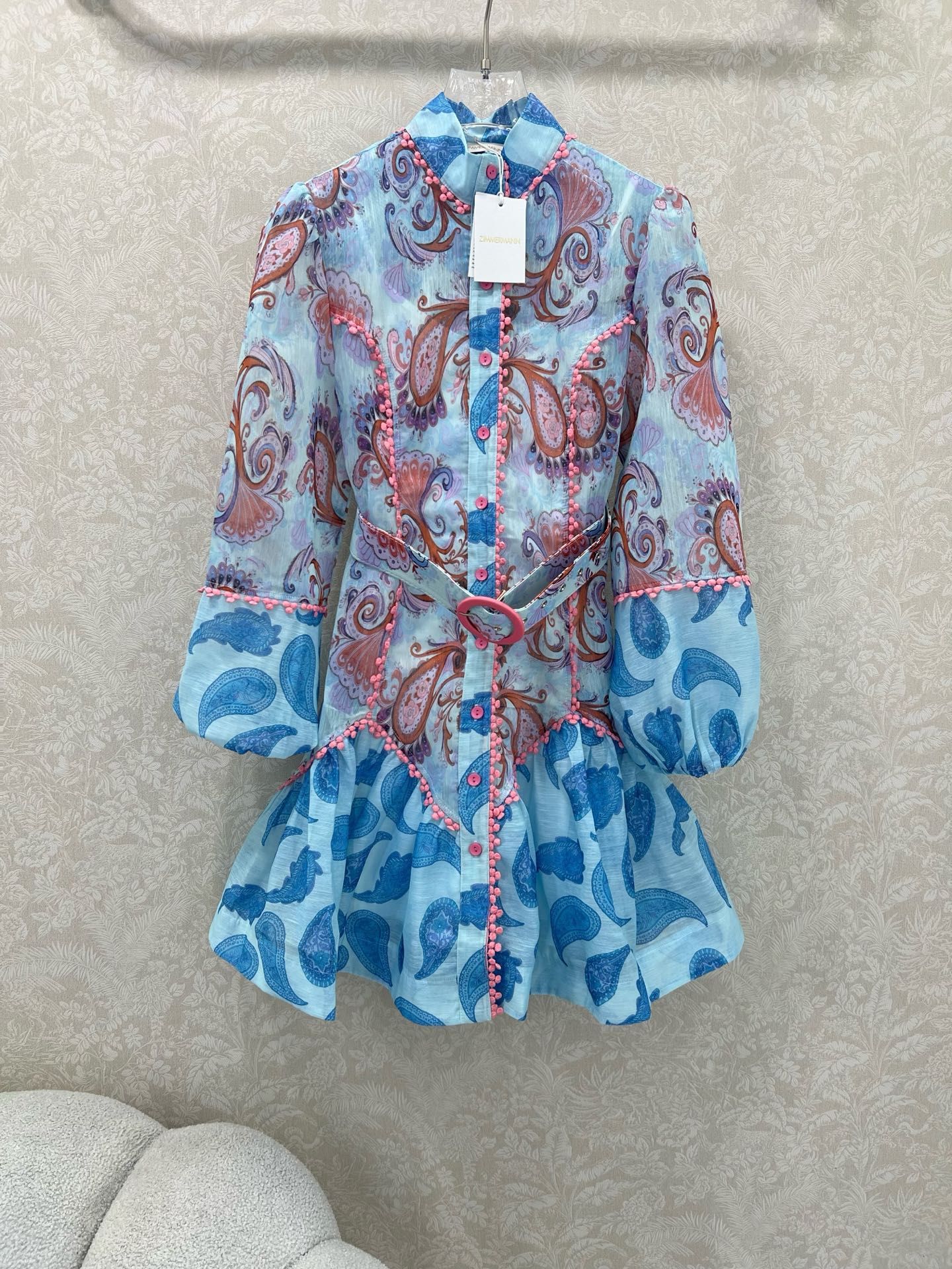 🔥🔥ZIMMERMAN* 25新款小立领灯笼长款连衣裙·选用纯棉混纺面料制成，蓝粉色调的腰果花的花色搭配