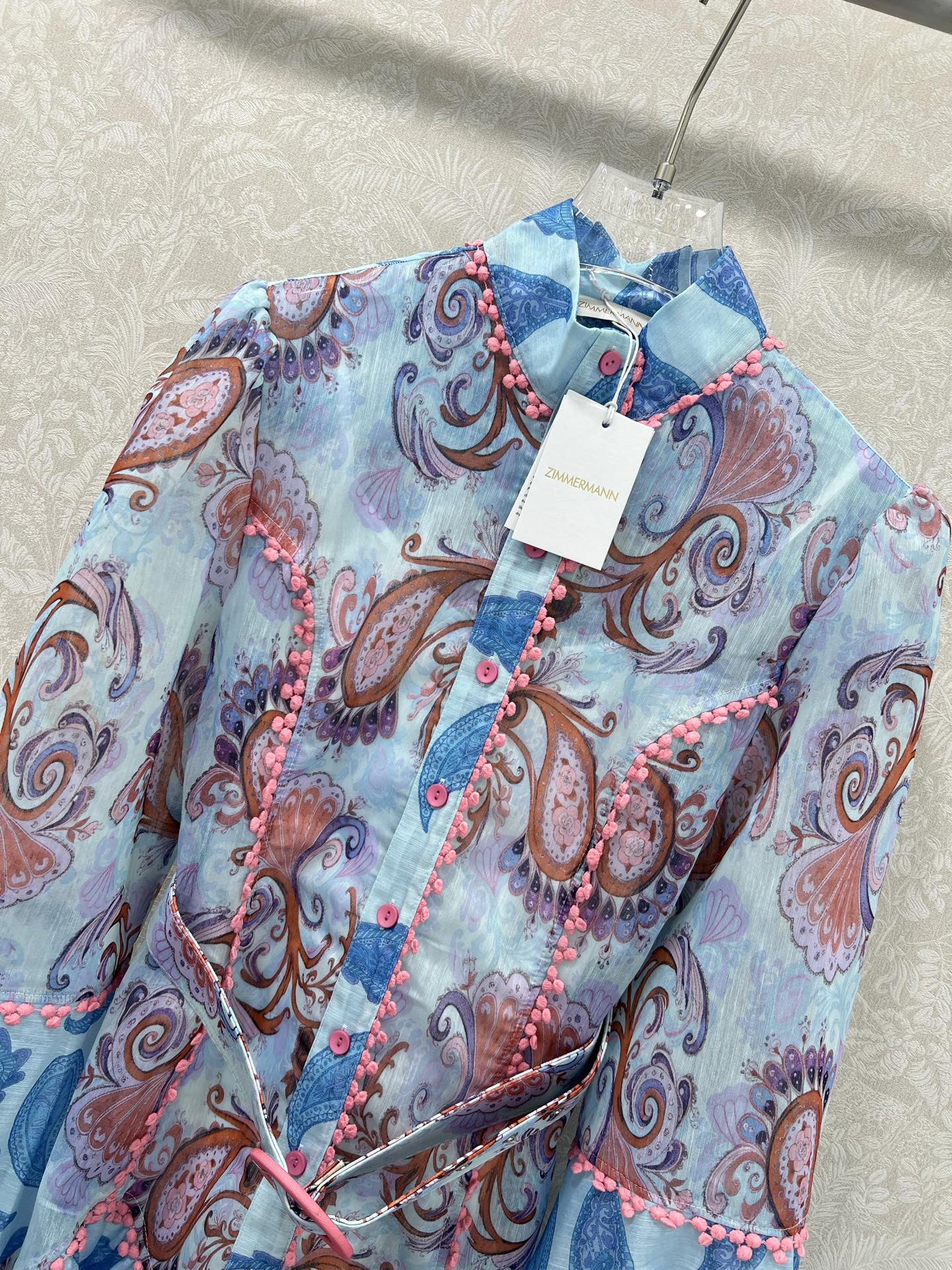 🔥🔥ZIMMERMAN* 25新款小立领灯笼长款连衣裙·选用纯棉混纺面料制成，蓝粉色调的腰果花的花色搭配