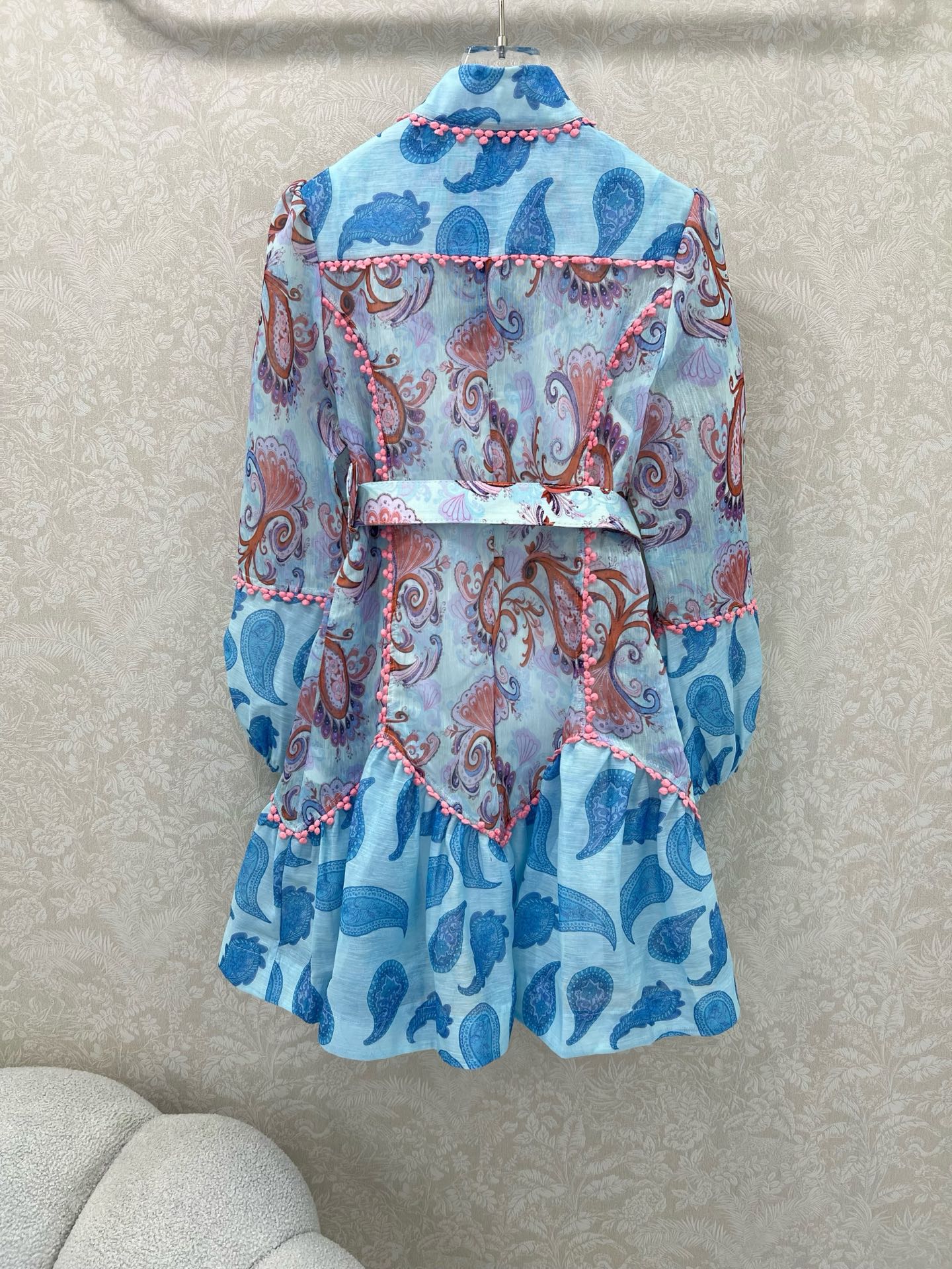 🔥🔥ZIMMERMAN* 25新款小立领灯笼长款连衣裙·选用纯棉混纺面料制成，蓝粉色调的腰果花的花色搭配