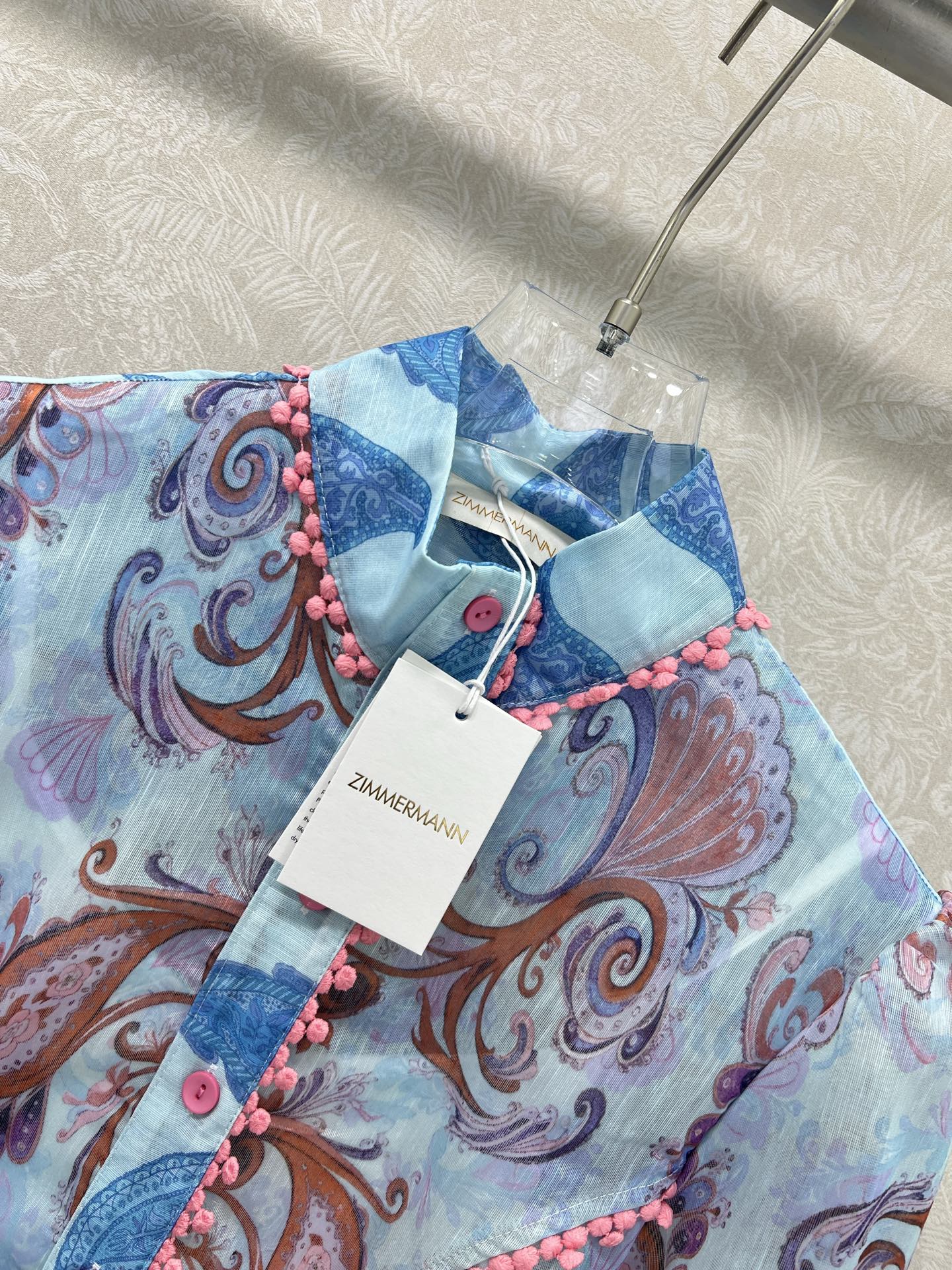 🔥🔥ZIMMERMAN* 25新款小立领灯笼长款连衣裙·选用纯棉混纺面料制成，蓝粉色调的腰果花的花色搭配