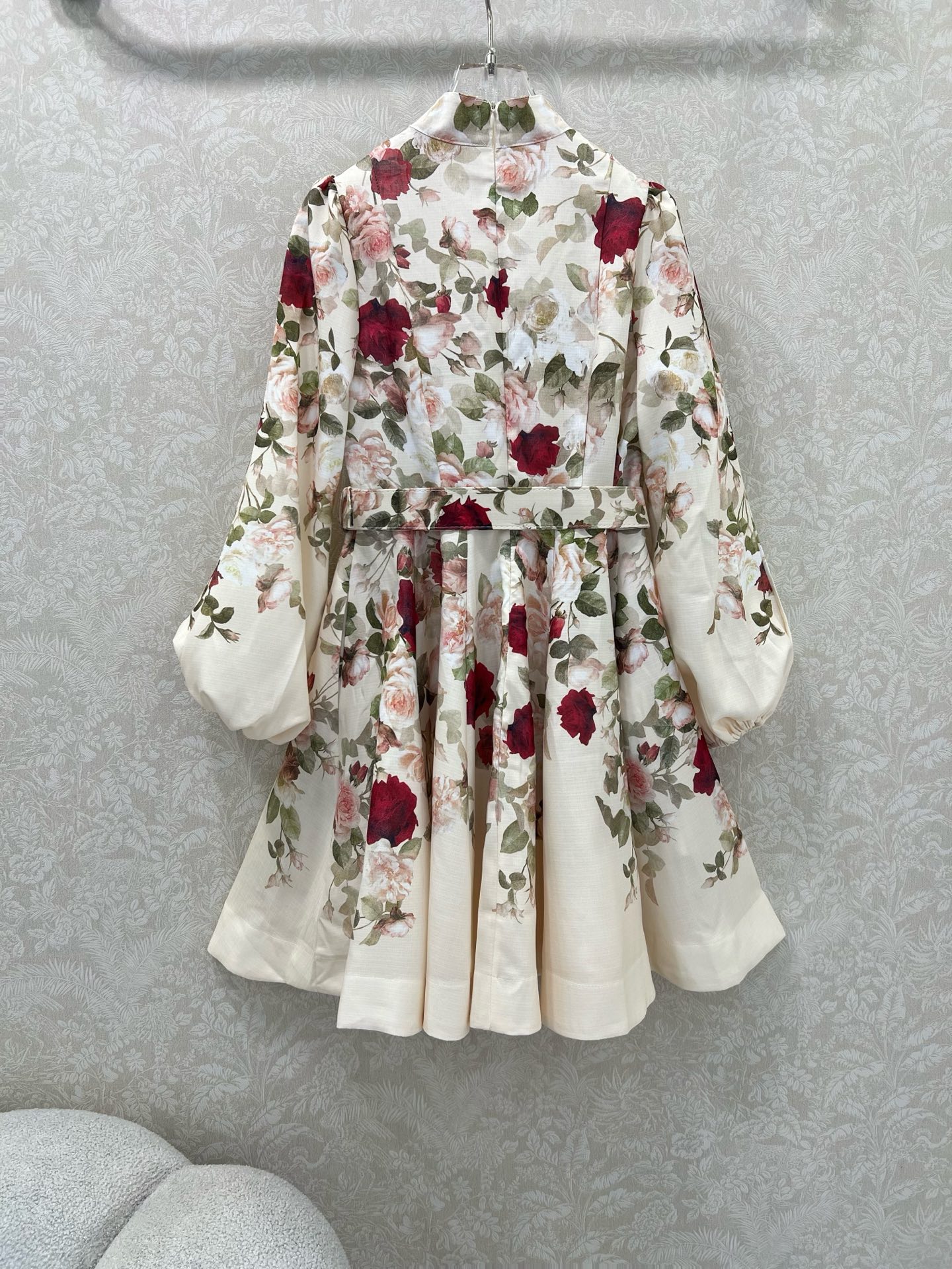 🔥🔥Zimmerman*兹/默曼 25新款玫瑰花系列 短款连衣裙 小立领和灯笼袖设计 前襟定制多宝花样五