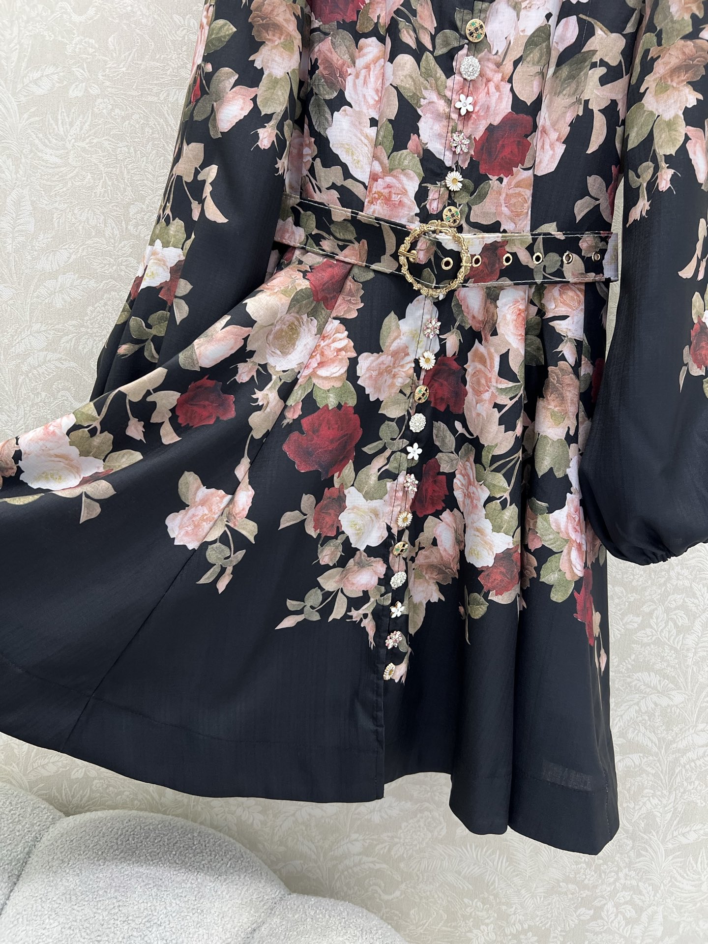 🔥🔥Zimmerman*兹/默曼 25新款玫瑰花系列 短款连衣裙 小立领和灯笼袖设计 前襟定制多宝花样五