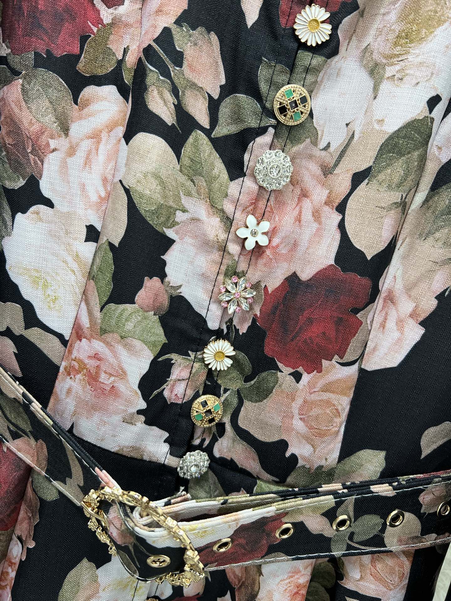 🔥🔥Zimmerman*兹/默曼 25新款玫瑰花系列 短款连衣裙 小立领和灯笼袖设计 前襟定制多宝花样五