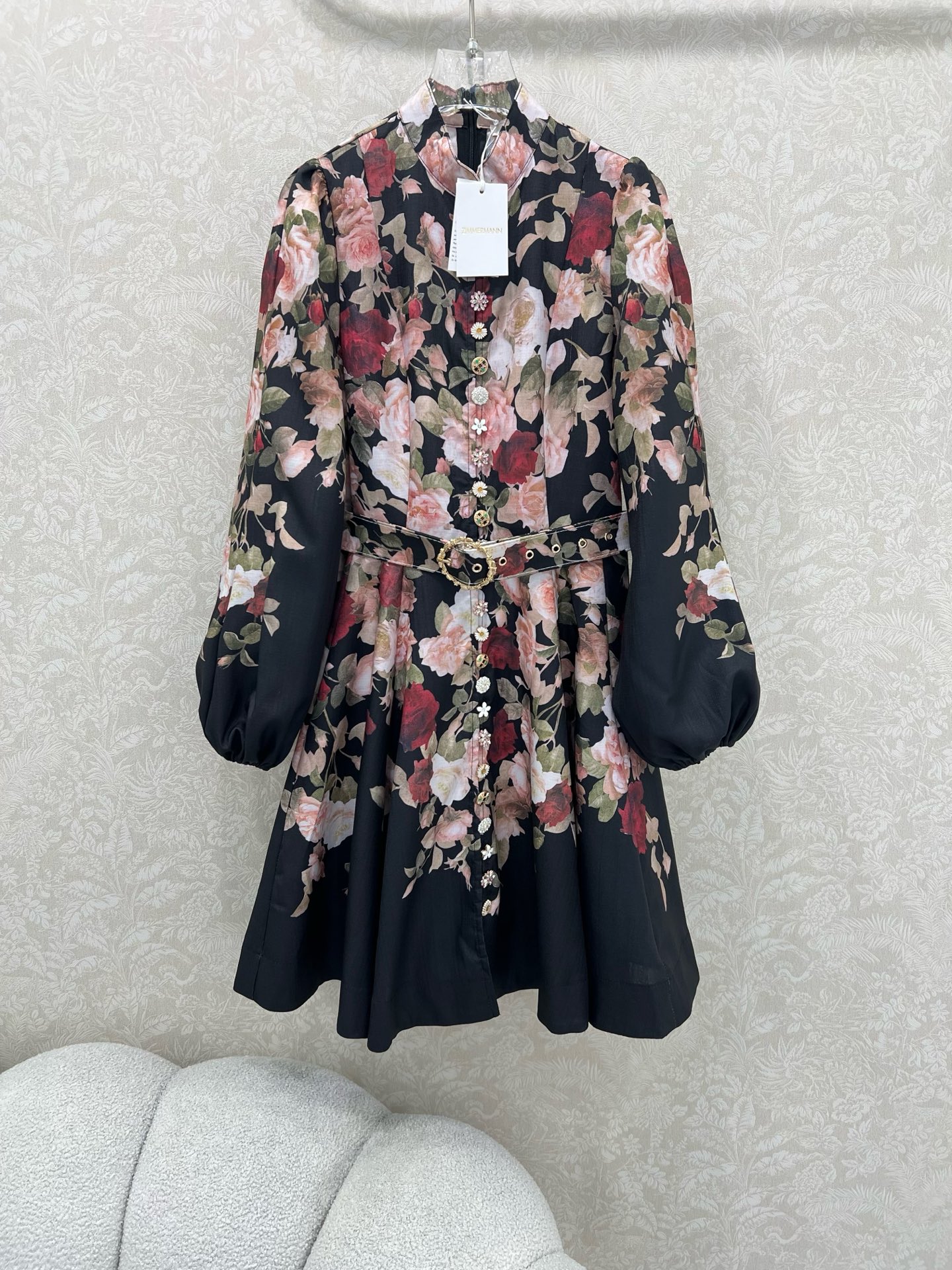 🔥🔥Zimmerman*兹/默曼 25新款玫瑰花系列 短款连衣裙 小立领和灯笼袖设计 前襟定制多宝花样五