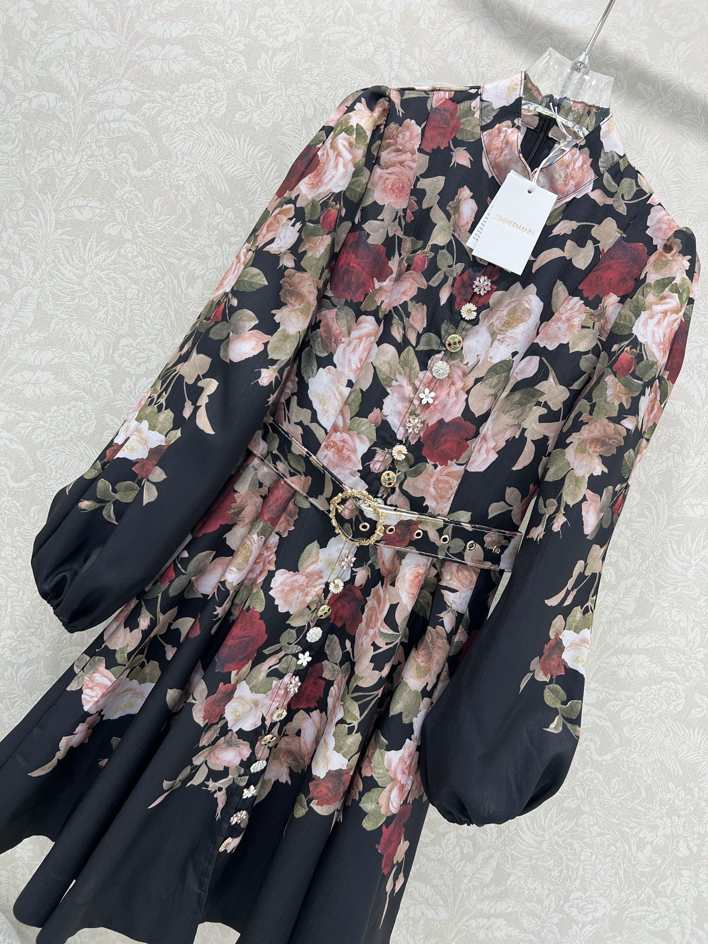 🔥🔥Zimmerman*兹/默曼 25新款玫瑰花系列 短款连衣裙 小立领和灯笼袖设计 前襟定制多宝花样五