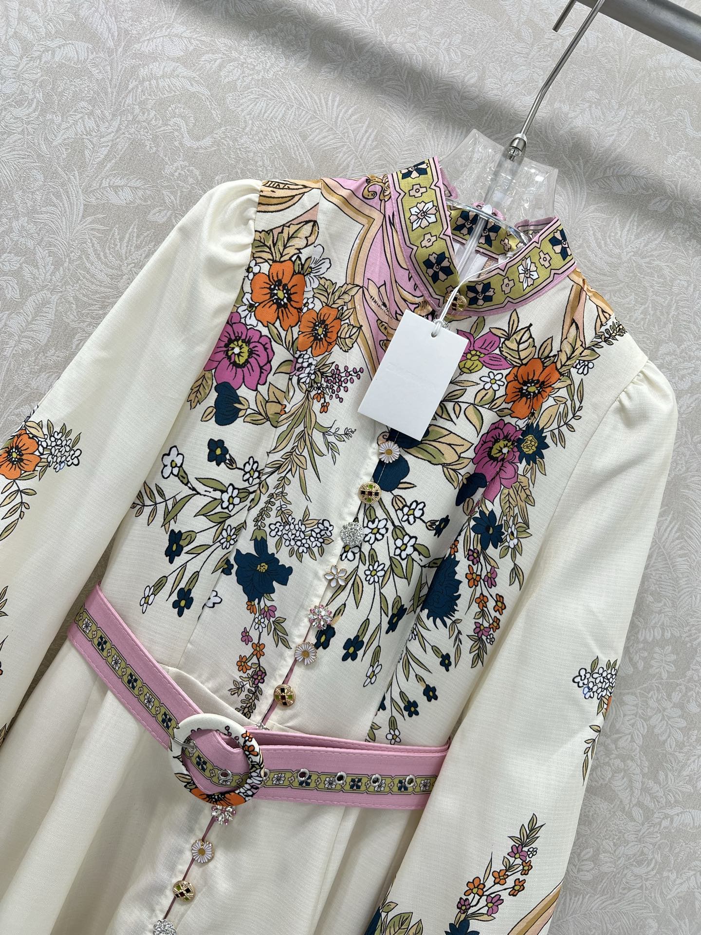 🔥🔥Zimmerman*兹/默曼 25新款定位印花系列 同步上新啦~长款‼️连衣裙 小立领和灯笼袖设计 