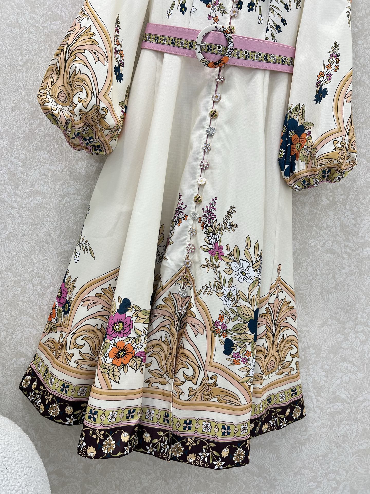 🔥🔥Zimmerman*兹/默曼 25新款定位印花系列 同步上新啦~长款‼️连衣裙 小立领和灯笼袖设计 