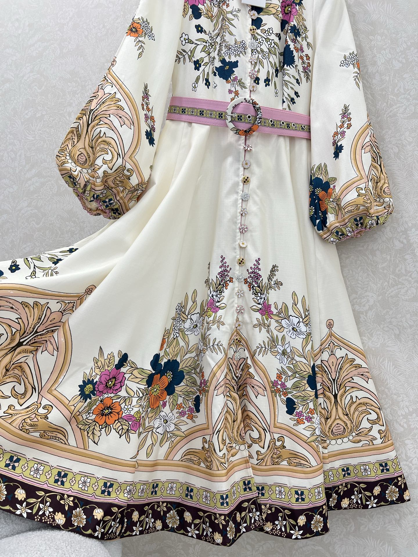 🔥🔥Zimmerman*兹/默曼 25新款定位印花系列 同步上新啦~长款‼️连衣裙 小立领和灯笼袖设计 