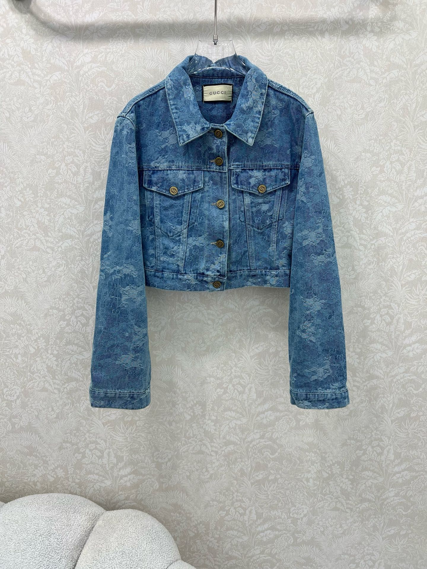 🔥🔥GUCC*25新款复古洗水晕染牛仔外套！经典翻领A版小短款渐变色设计版型时髦又高级！原版开膜定制双G