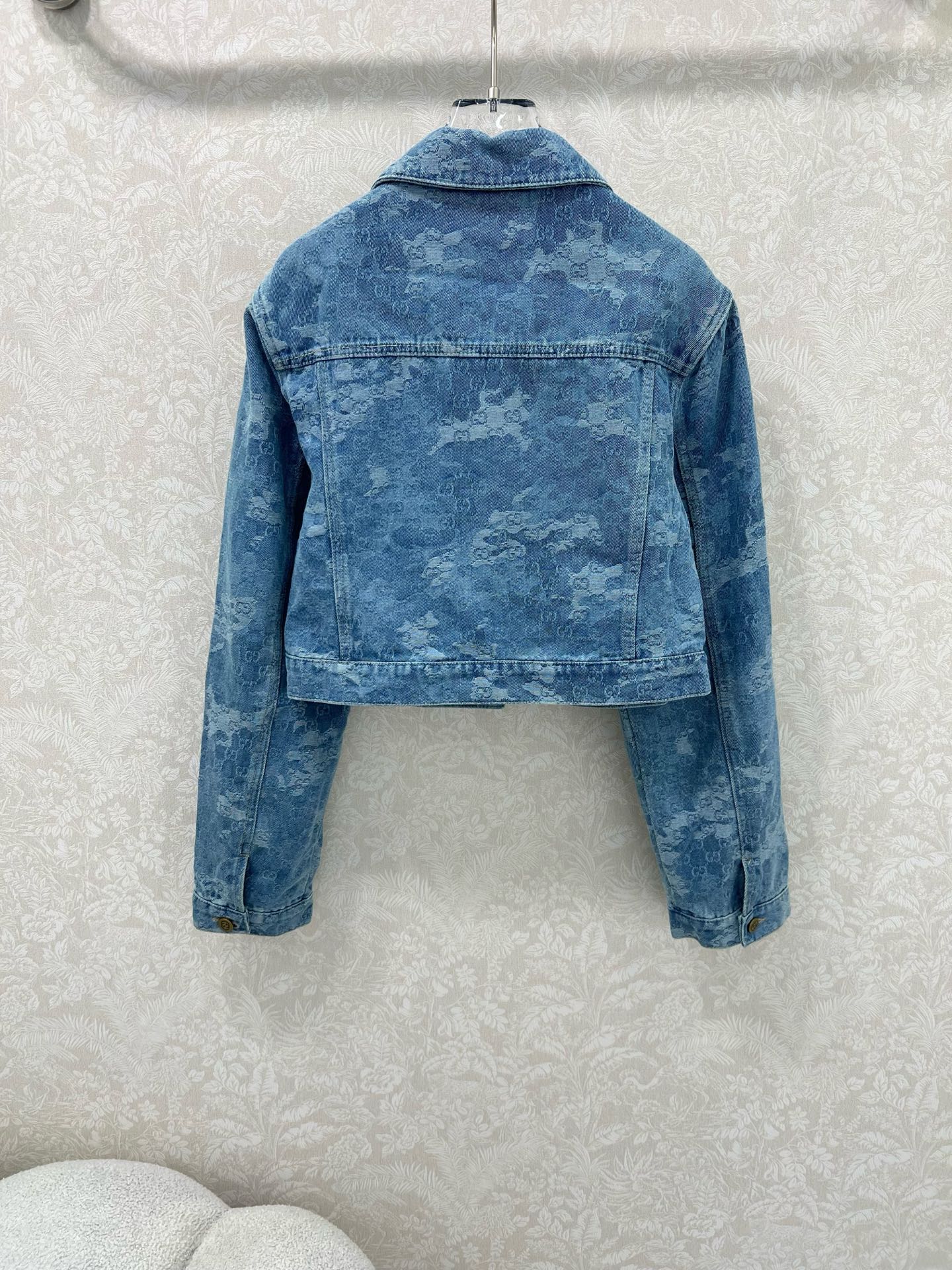 🔥🔥GUCC*25新款复古洗水晕染牛仔外套！经典翻领A版小短款渐变色设计版型时髦又高级！原版开膜定制双G