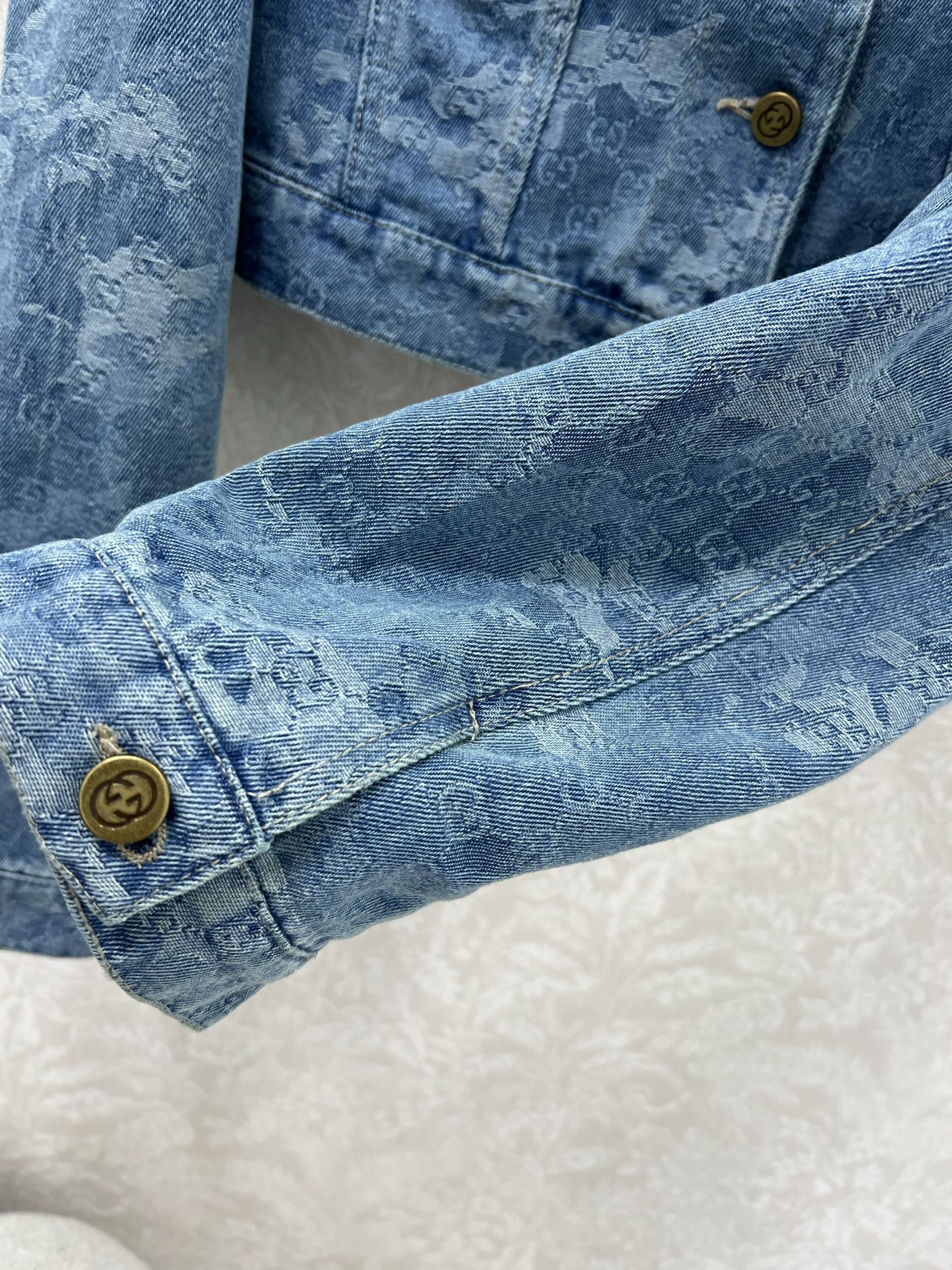 🔥🔥GUCC*25新款复古洗水晕染牛仔外套！经典翻领A版小短款渐变色设计版型时髦又高级！原版开膜定制双G