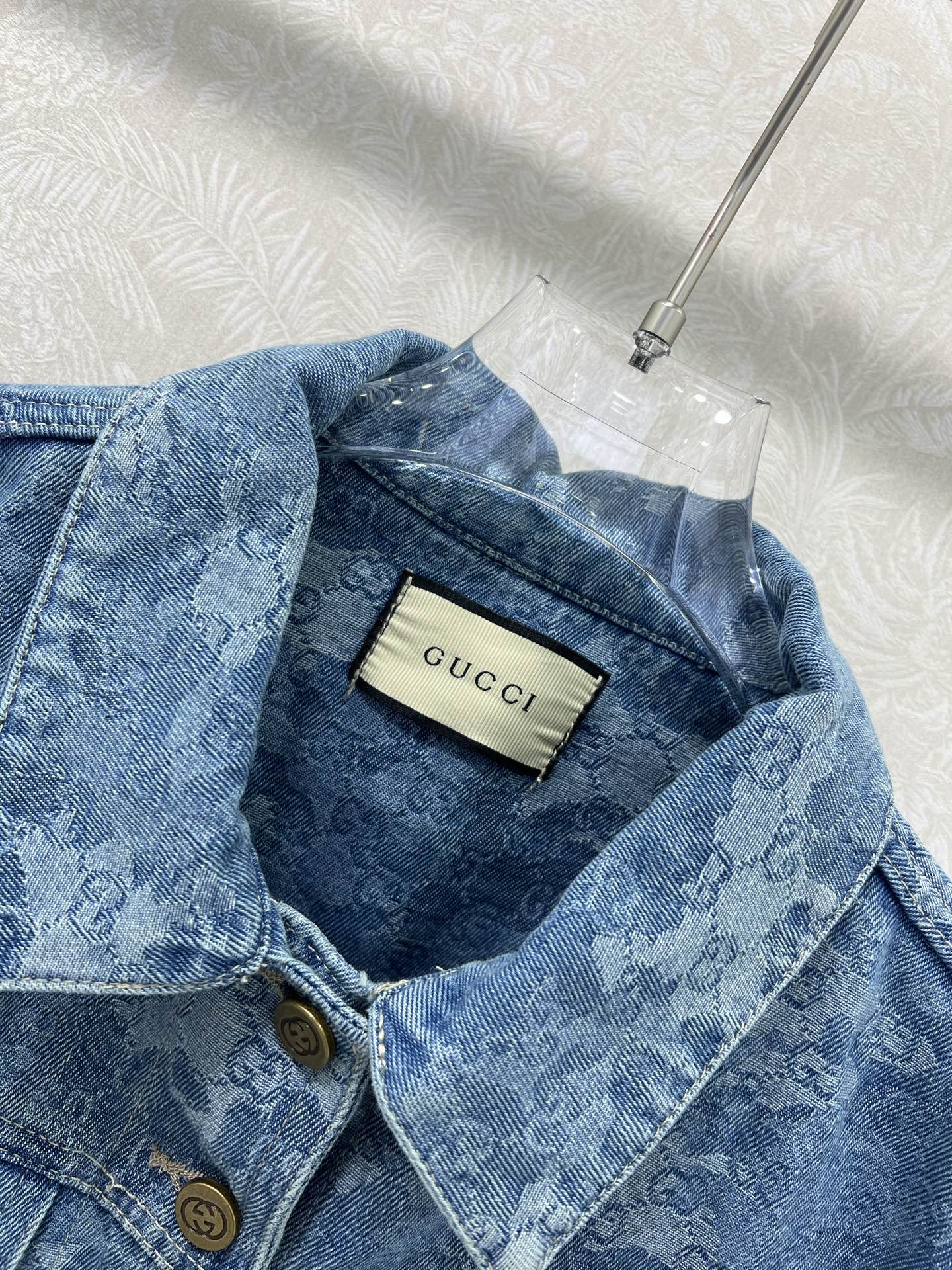 🔥🔥GUCC*25新款复古洗水晕染牛仔外套！经典翻领A版小短款渐变色设计版型时髦又高级！原版开膜定制双G