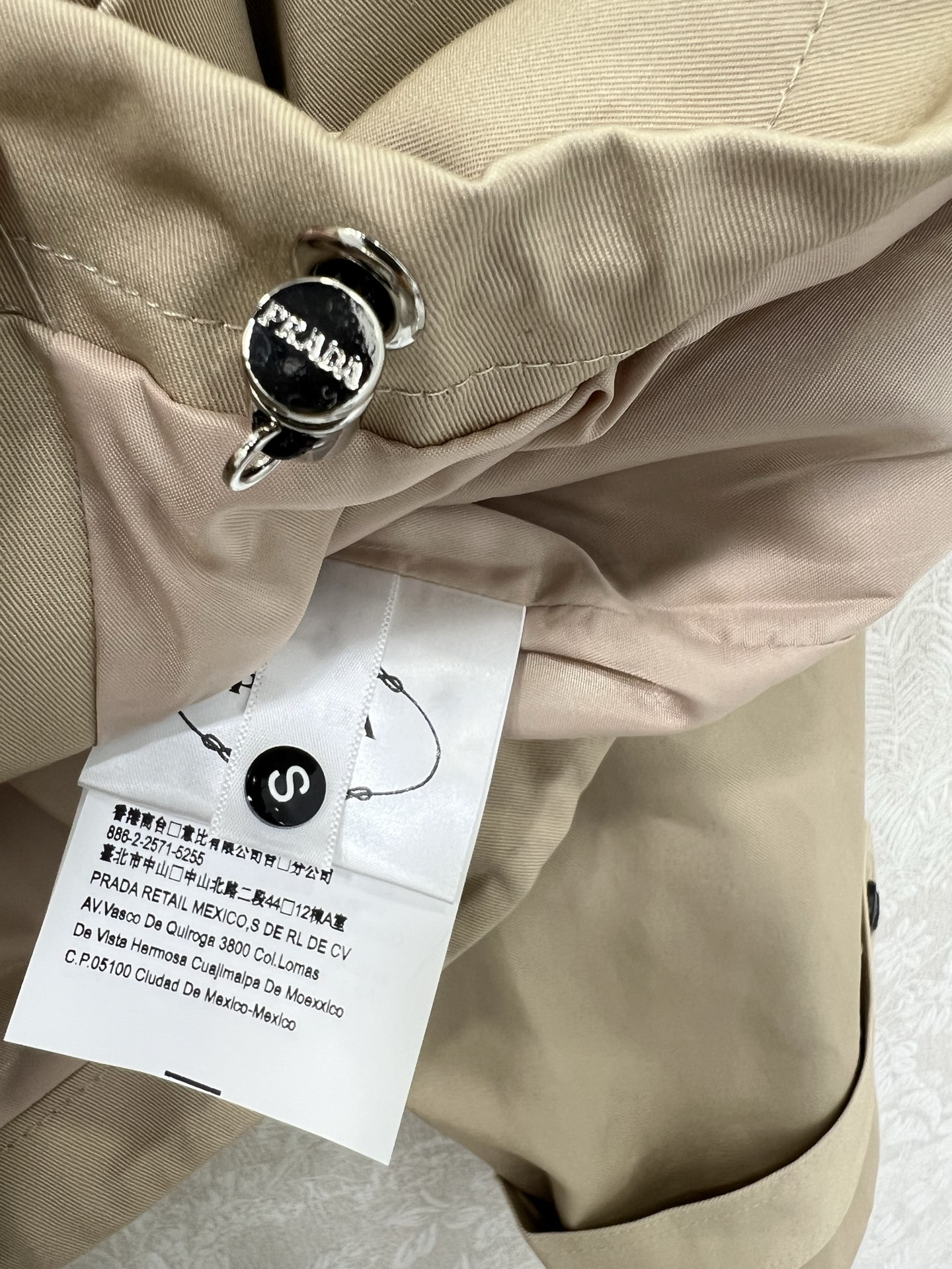 🔥🔥prad*25新款编织皮领翻领夹克外套 单排扣经典三角标装饰 下摆抽绳极简中透着高级，轮廓感超级好 