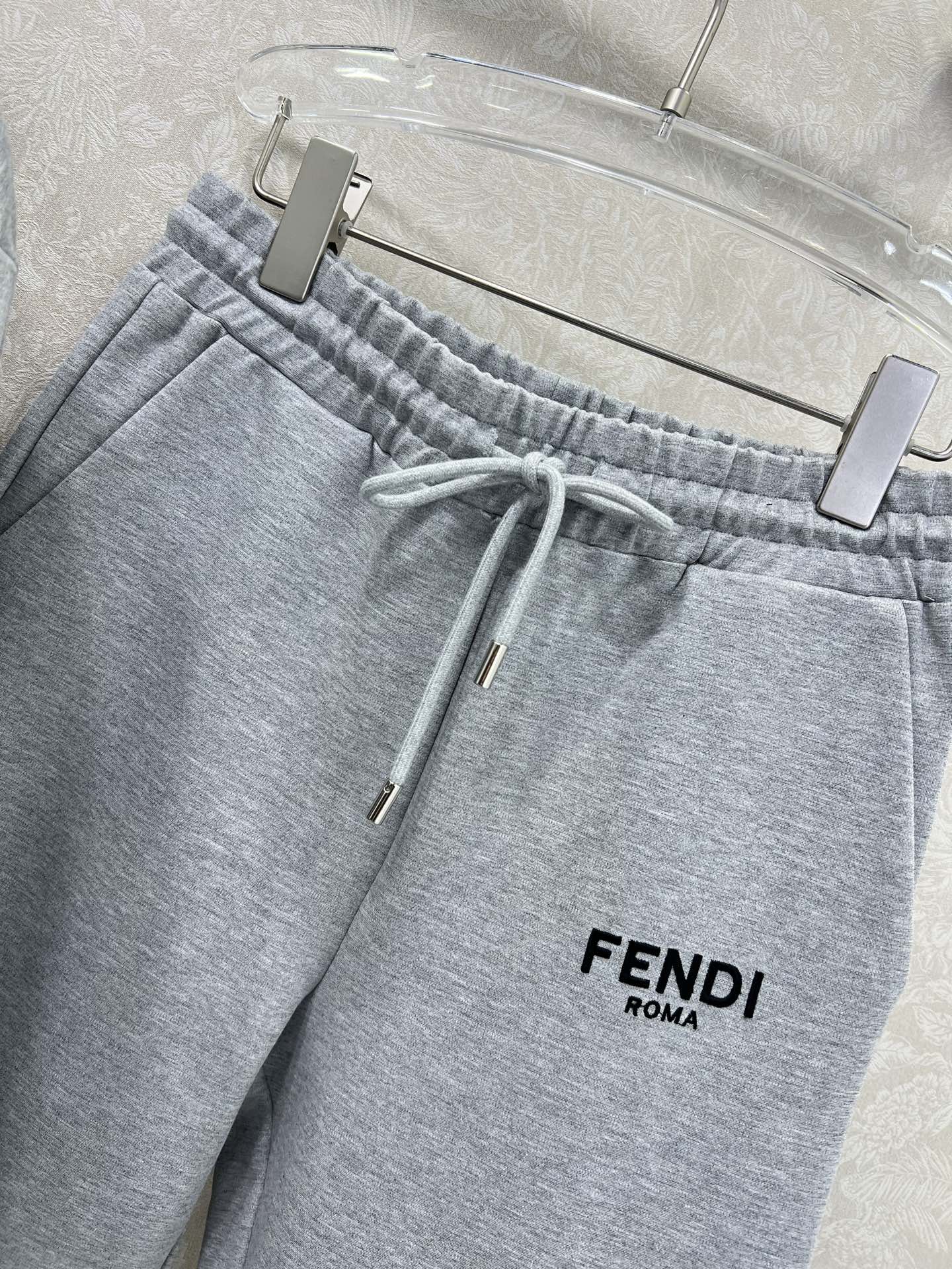 🔥🔥 FEND*25新款套装 双面连帽拉链外套➕直筒长裤的组合  定制拉链头 内里双F老花印花 外套双面