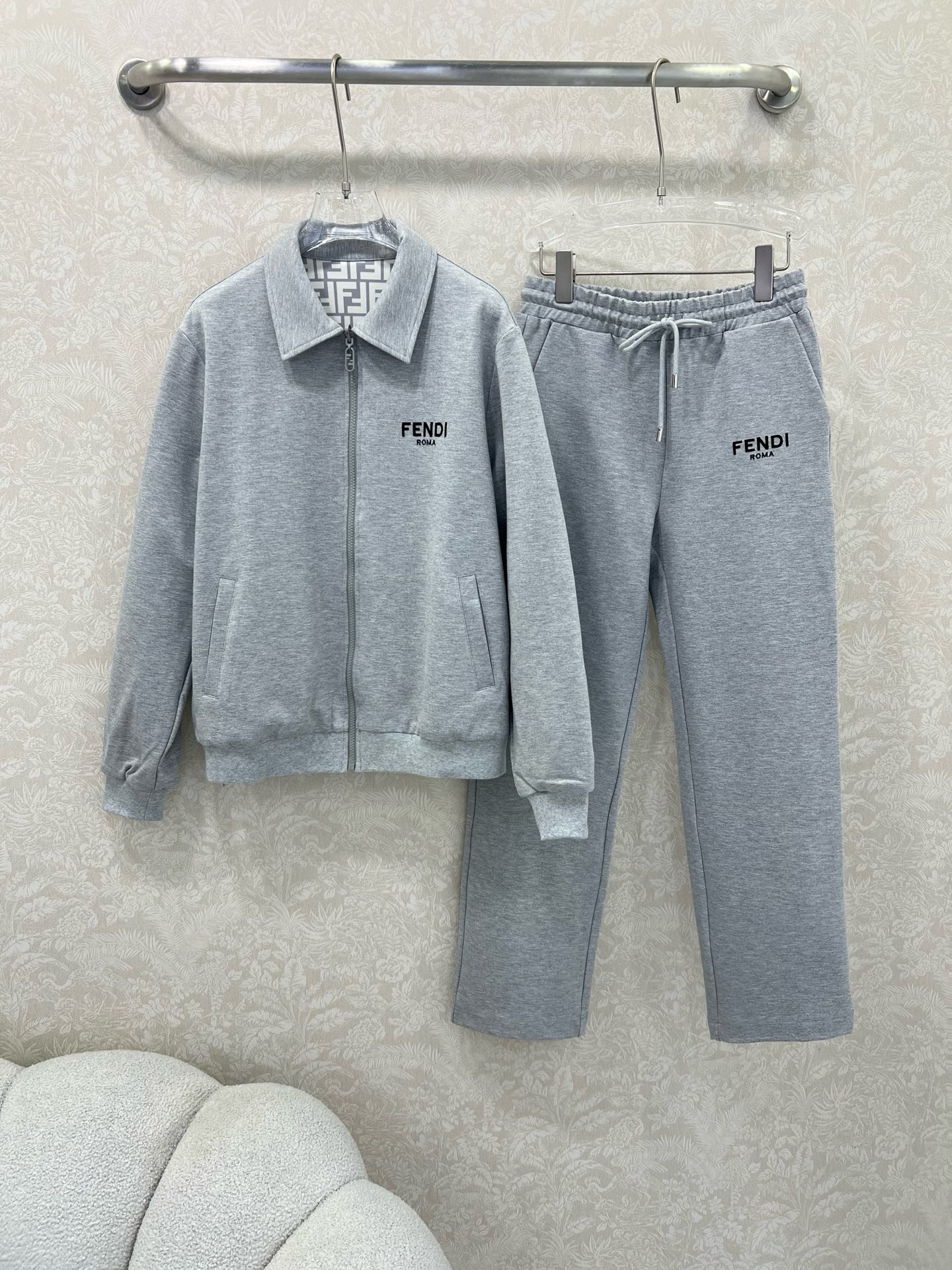 🔥🔥 FEND*25新款套装 双面连帽拉链外套➕直筒长裤的组合  定制拉链头 内里双F老花印花 外套双面