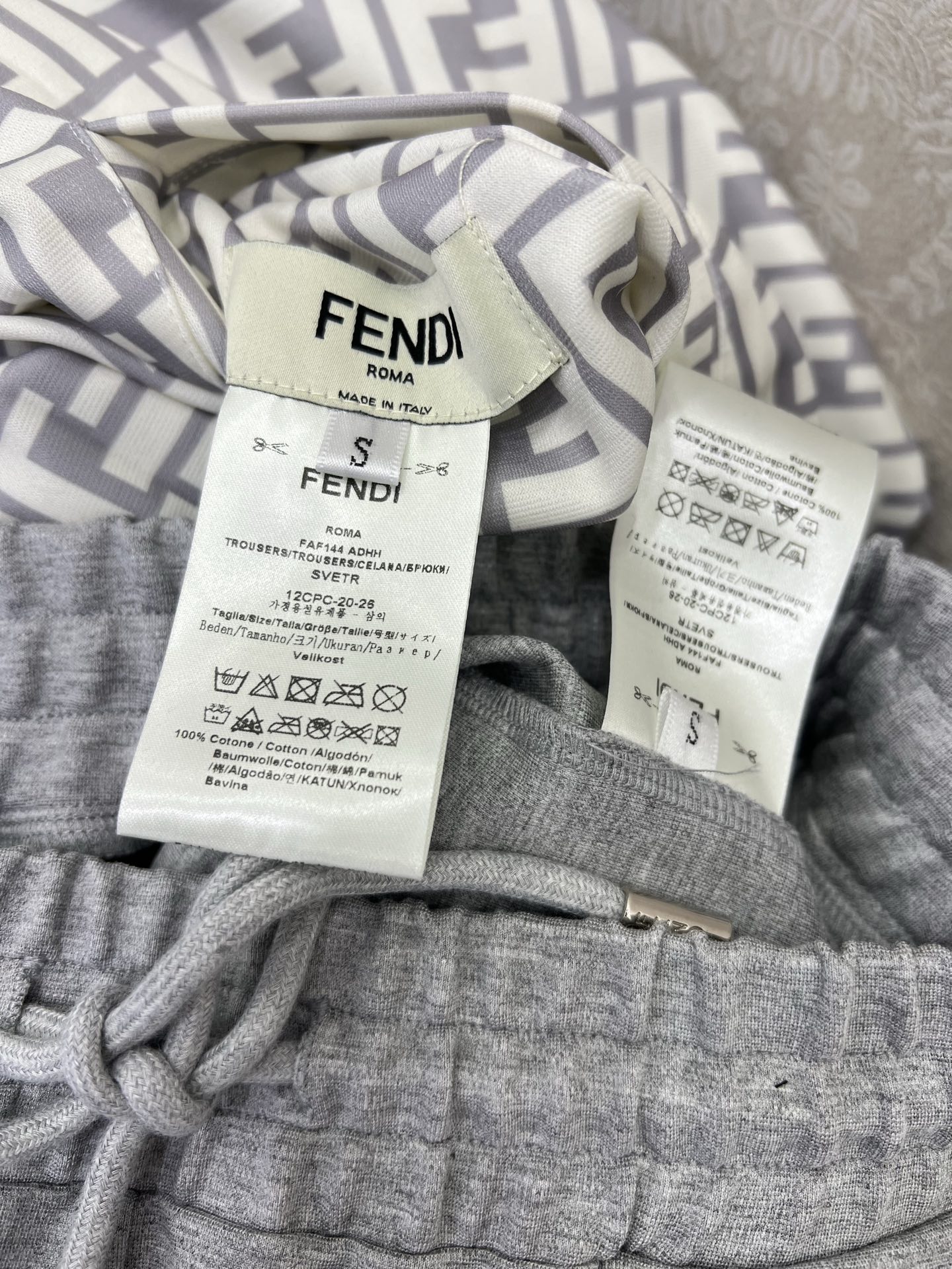 🔥🔥 FEND*25新款套装 双面连帽拉链外套➕直筒长裤的组合  定制拉链头 内里双F老花印花 外套双面