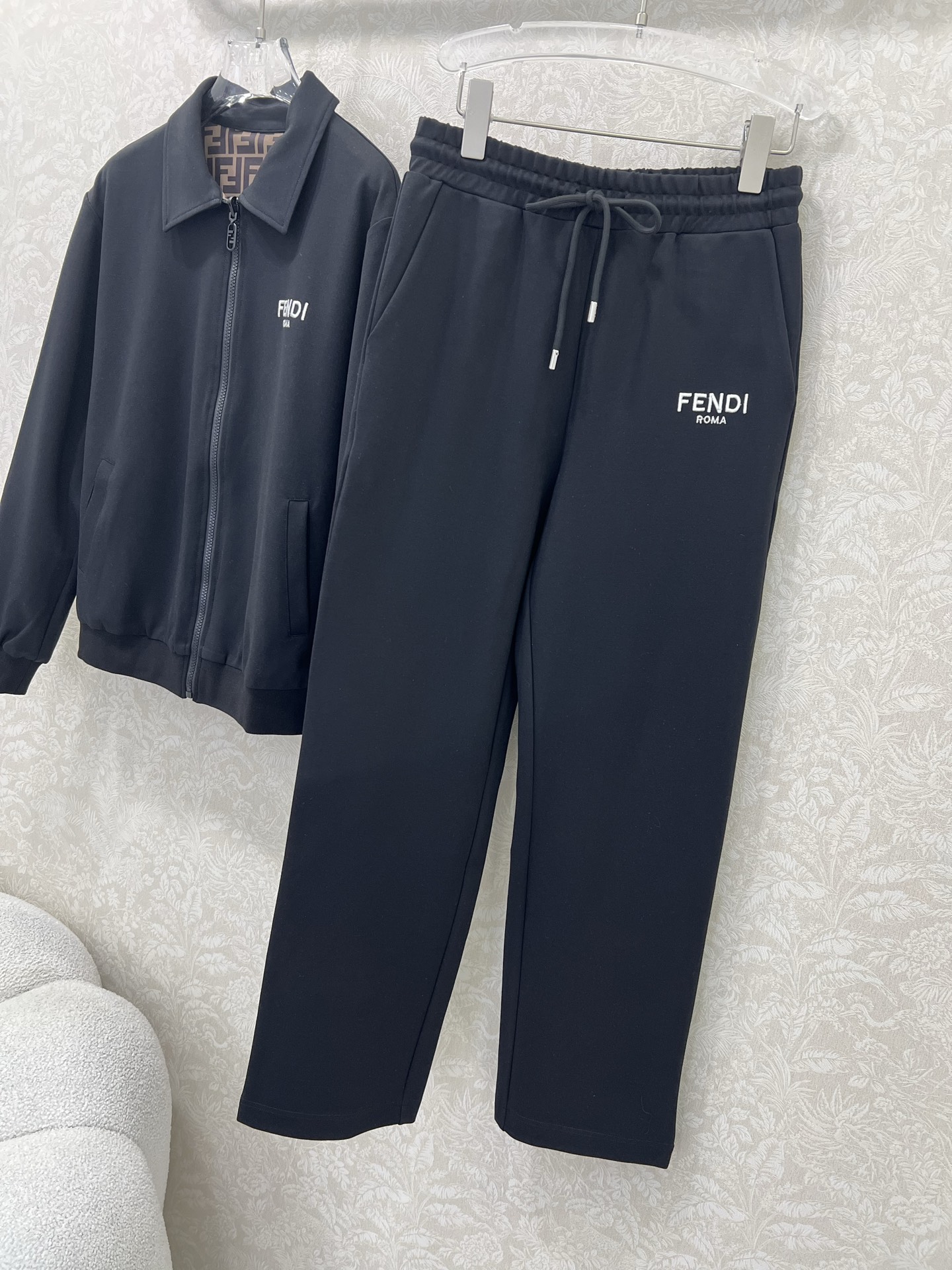 🔥🔥 FEND*25新款套装 双面连帽拉链外套➕直筒长裤的组合  定制拉链头 内里双F老花印花 外套双面