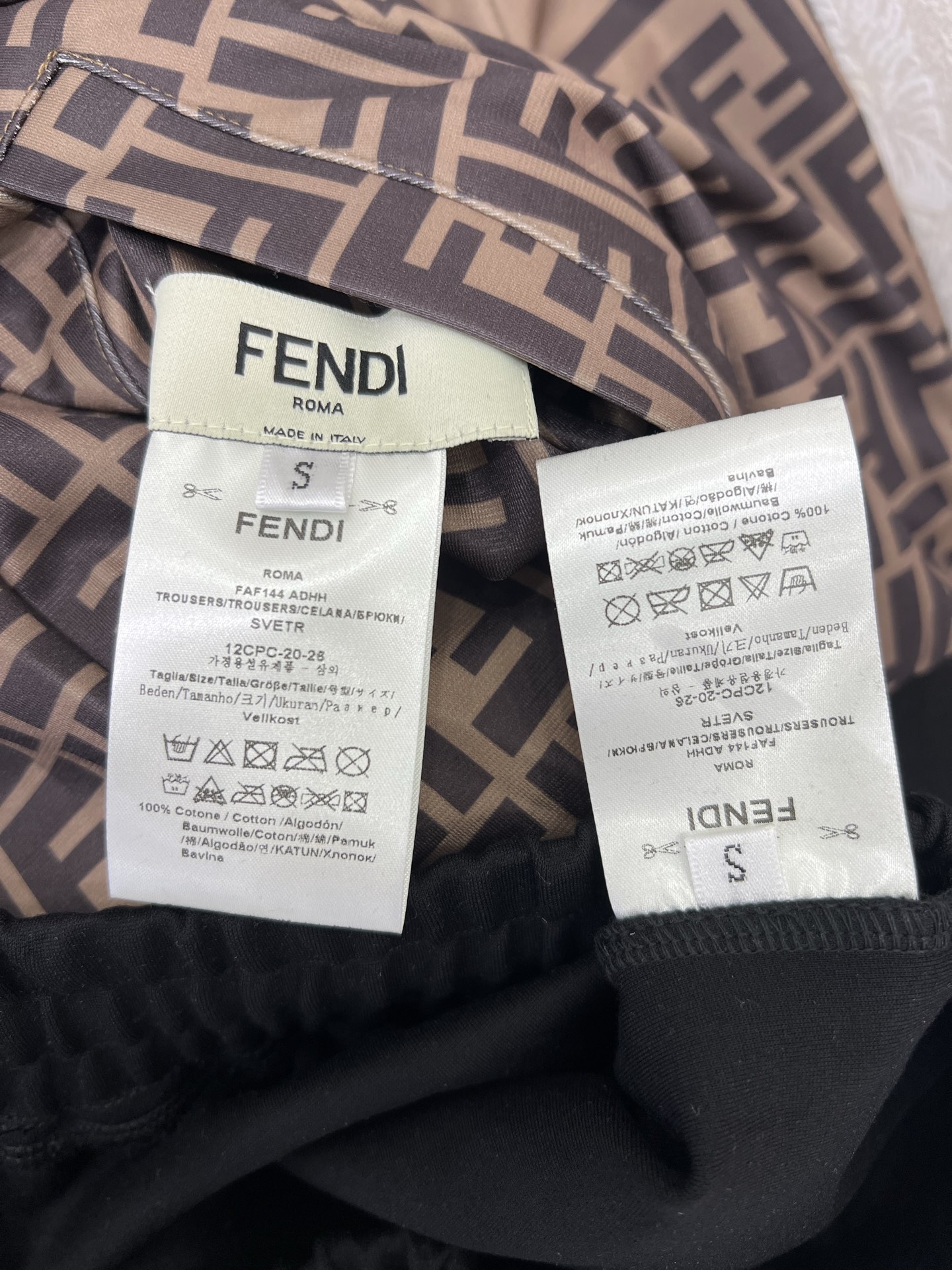 🔥🔥 FEND*25新款套装 双面连帽拉链外套➕直筒长裤的组合  定制拉链头 内里双F老花印花 外套双面