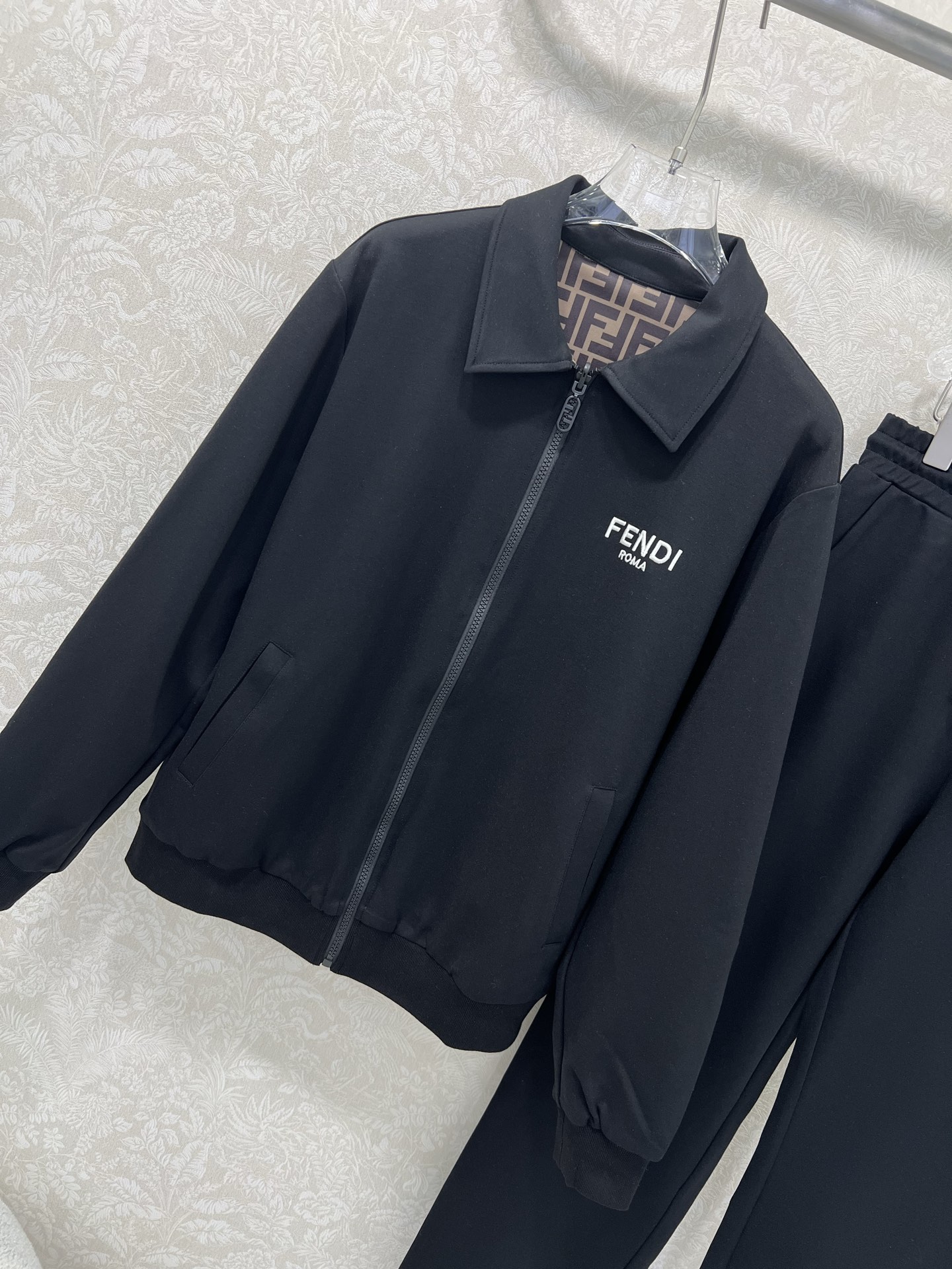 🔥🔥 FEND*25新款套装 双面连帽拉链外套➕直筒长裤的组合  定制拉链头 内里双F老花印花 外套双面