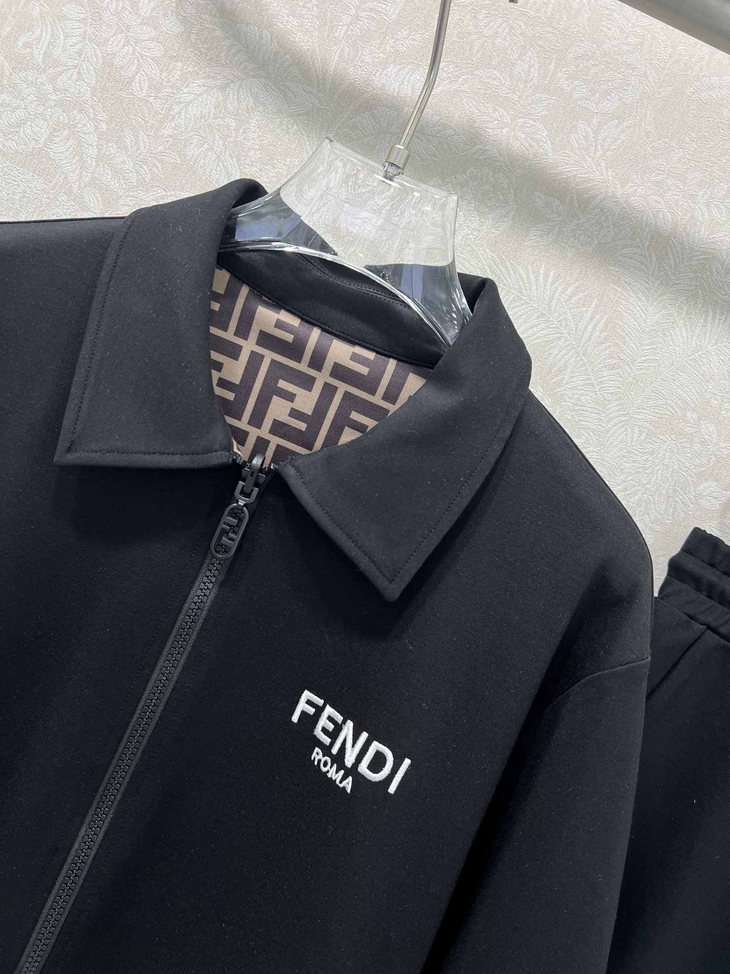 🔥🔥 FEND*25新款套装 双面连帽拉链外套➕直筒长裤的组合  定制拉链头 内里双F老花印花 外套双面