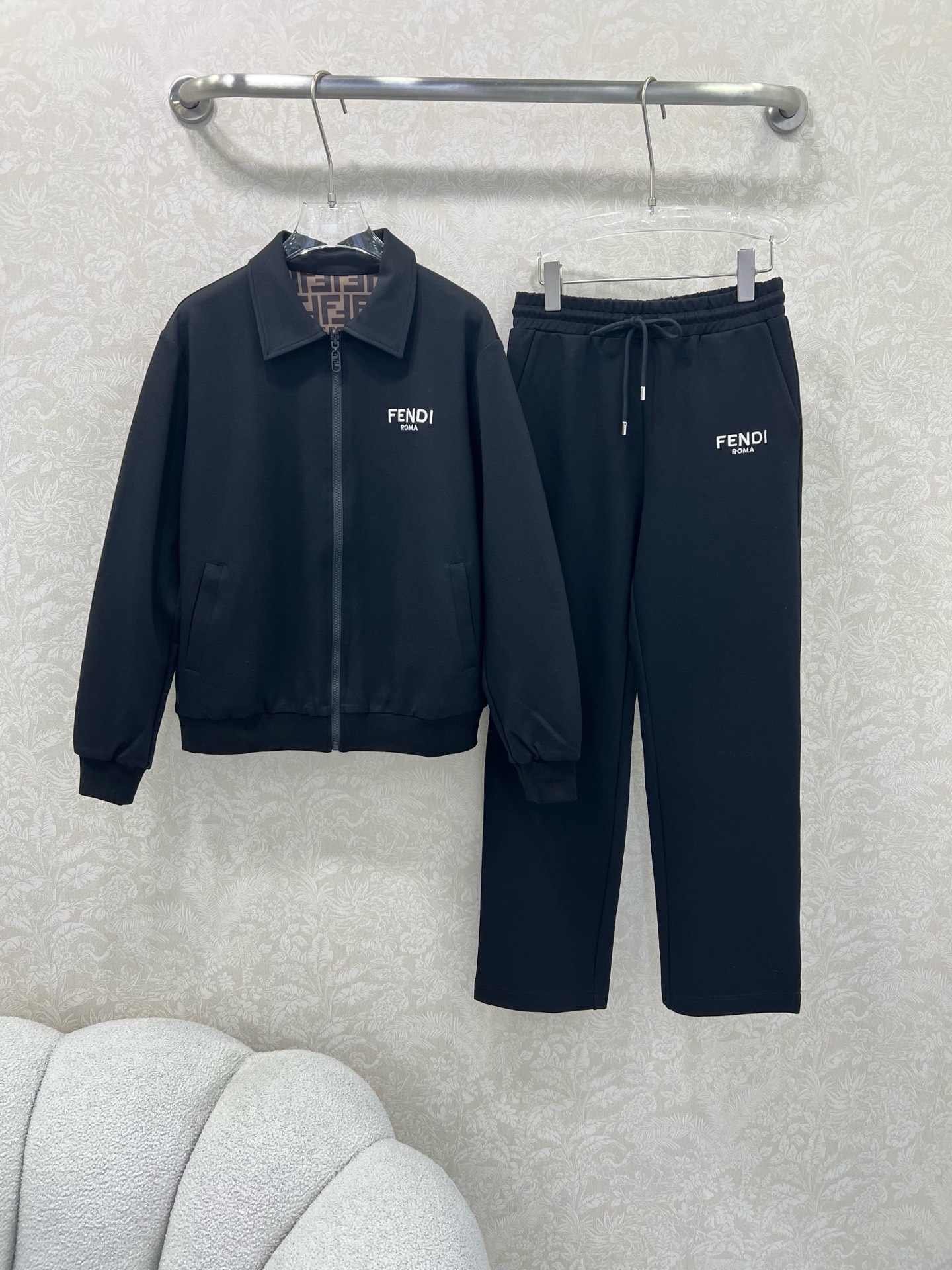 🔥🔥 FEND*25新款套装 双面连帽拉链外套➕直筒长裤的组合  定制拉链头 内里双F老花印花 外套双面