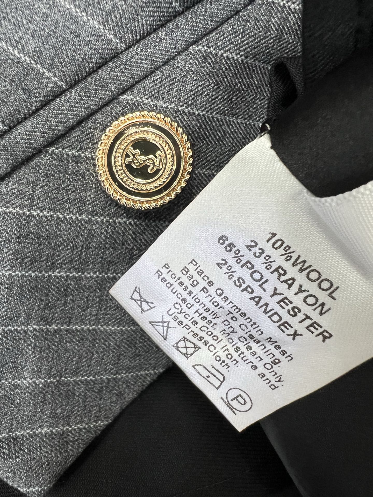 🔥🔥ysl 25新款含羊毛套装 经典假两件西服外套➕阔腿裤的组合  外套假两件双排扣设计  高级灰条纹 