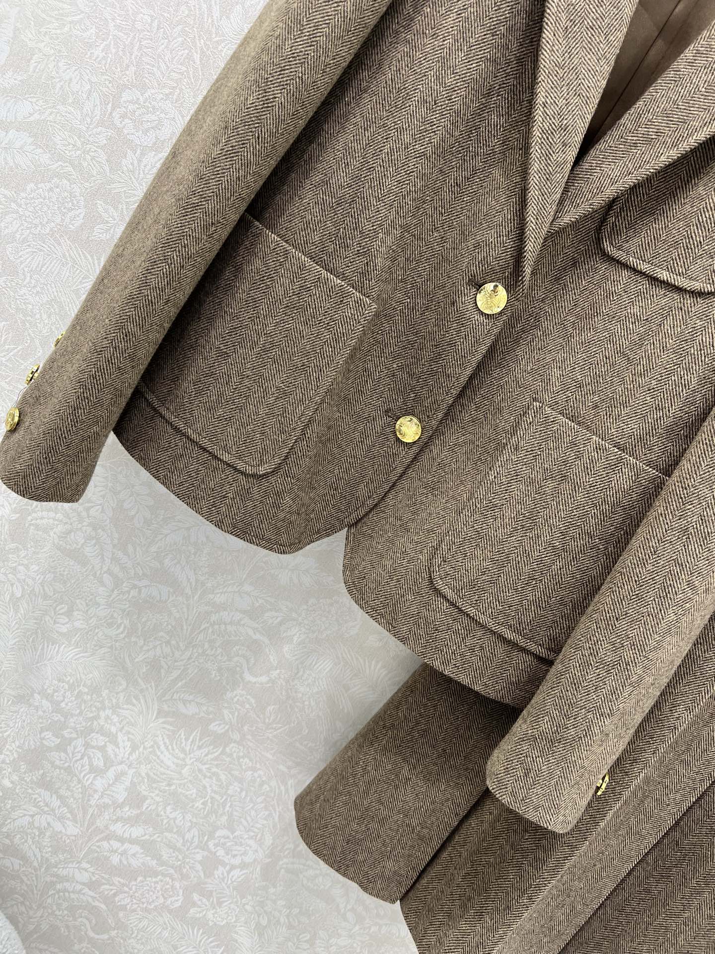 外套细节🔥🔥 CELIN* 25新款套装 含羊毛西装外套➕百褶半裙  超火爆的美拉德色系 老钱风穿搭 定