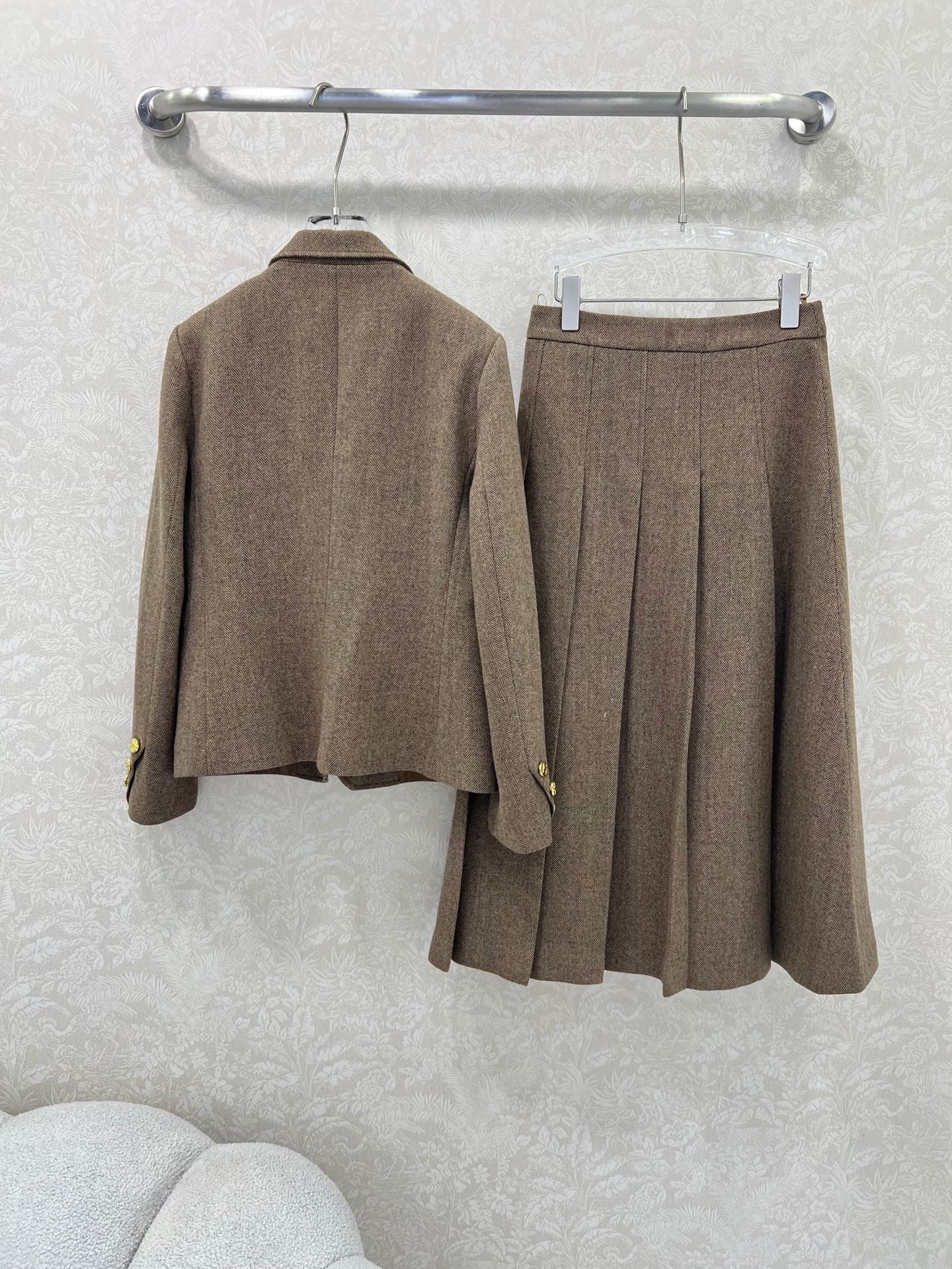 外套细节🔥🔥 CELIN* 25新款套装 含羊毛西装外套➕百褶半裙  超火爆的美拉德色系 老钱风穿搭 定