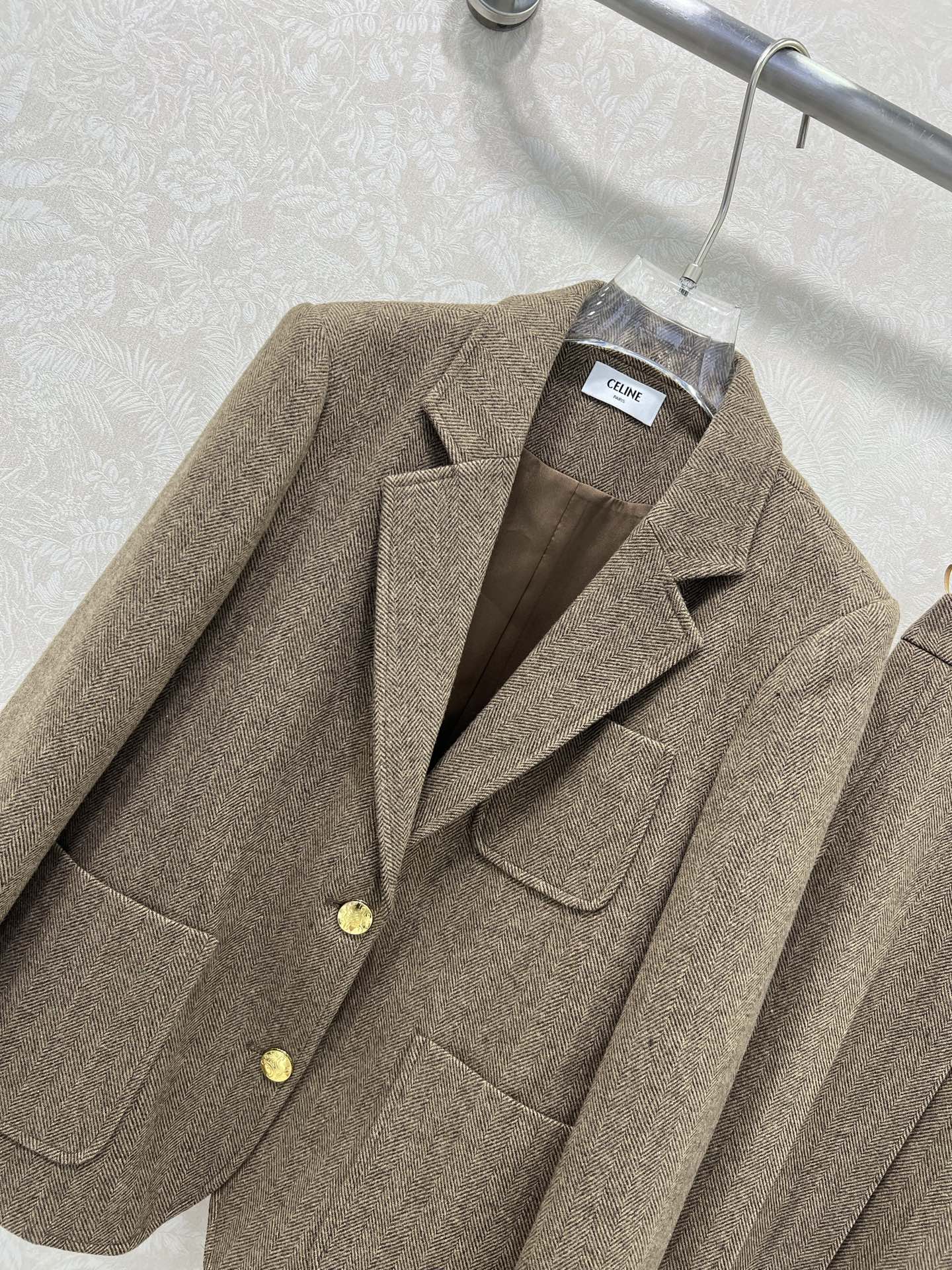 外套细节🔥🔥 CELIN* 25新款套装 含羊毛西装外套➕百褶半裙  超火爆的美拉德色系 老钱风穿搭 定