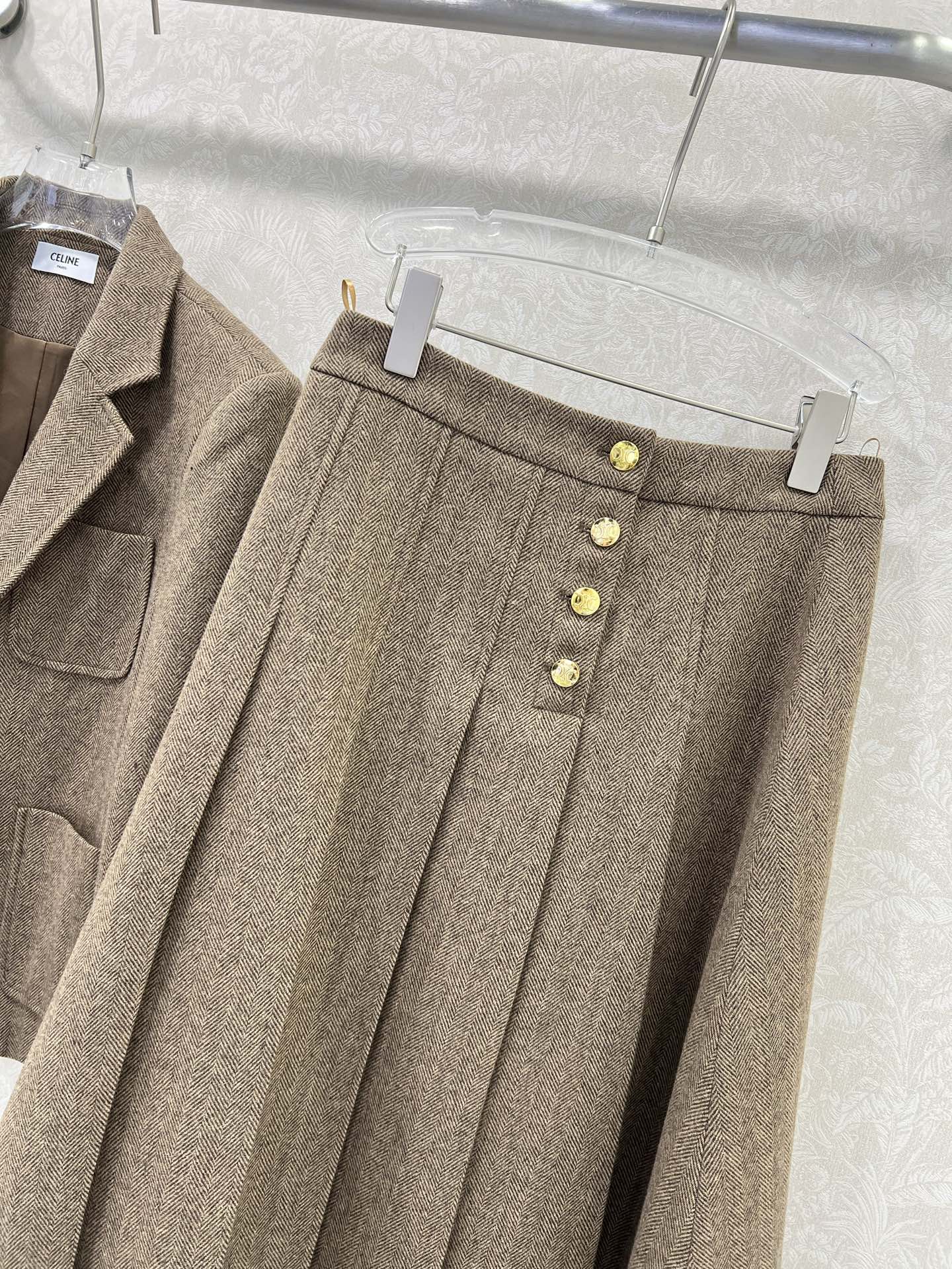半裙细节🔥🔥 CELIN* 25新款套装 含羊毛西装外套➕百褶半裙  超火爆的美拉德色系 老钱风穿搭 定