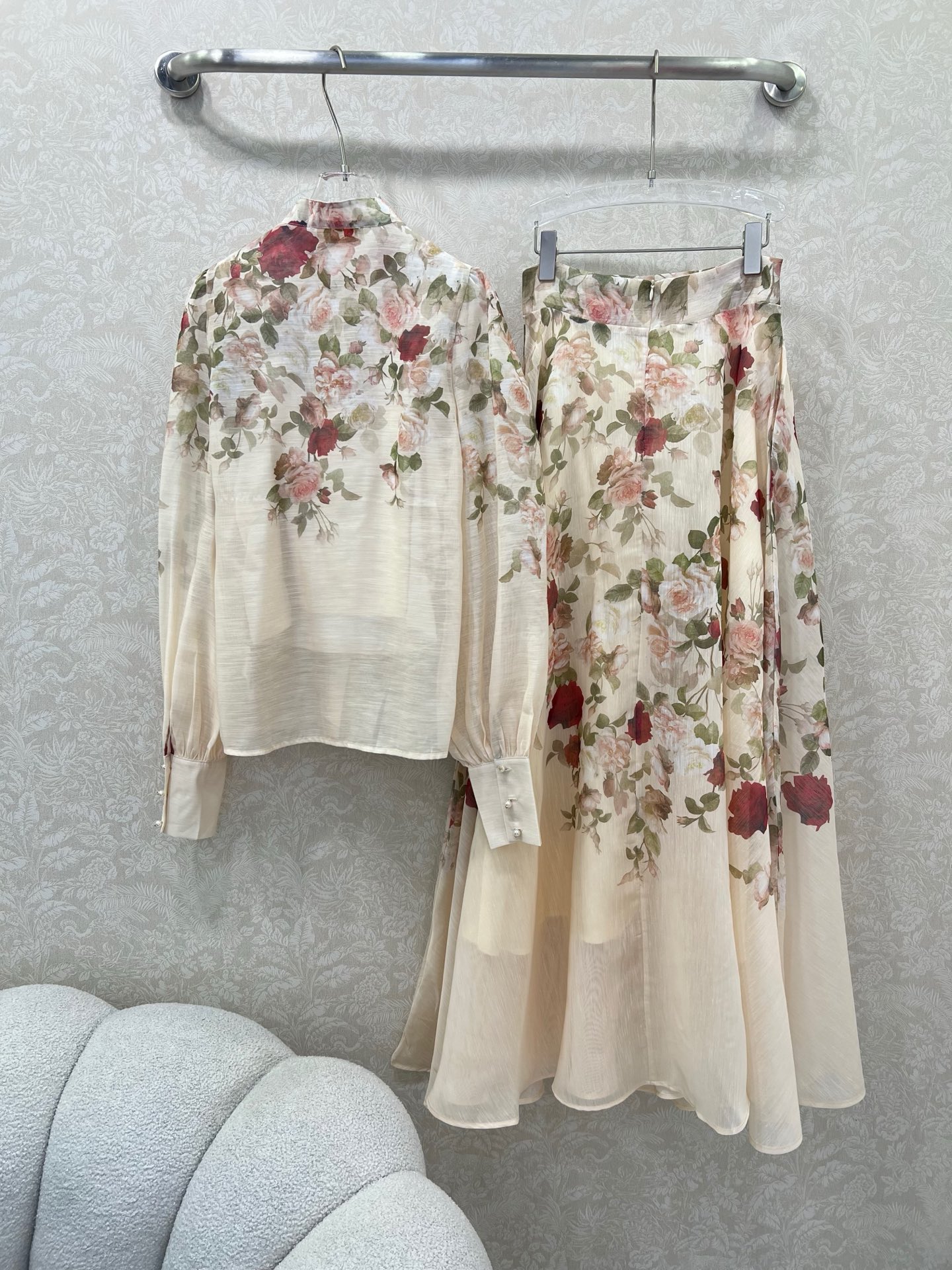 🔥🔥Zimmerman*兹/默曼 25新款玫瑰花系列 上衣➕半裙得组合套装 小立领和灯笼袖设计 前襟单排