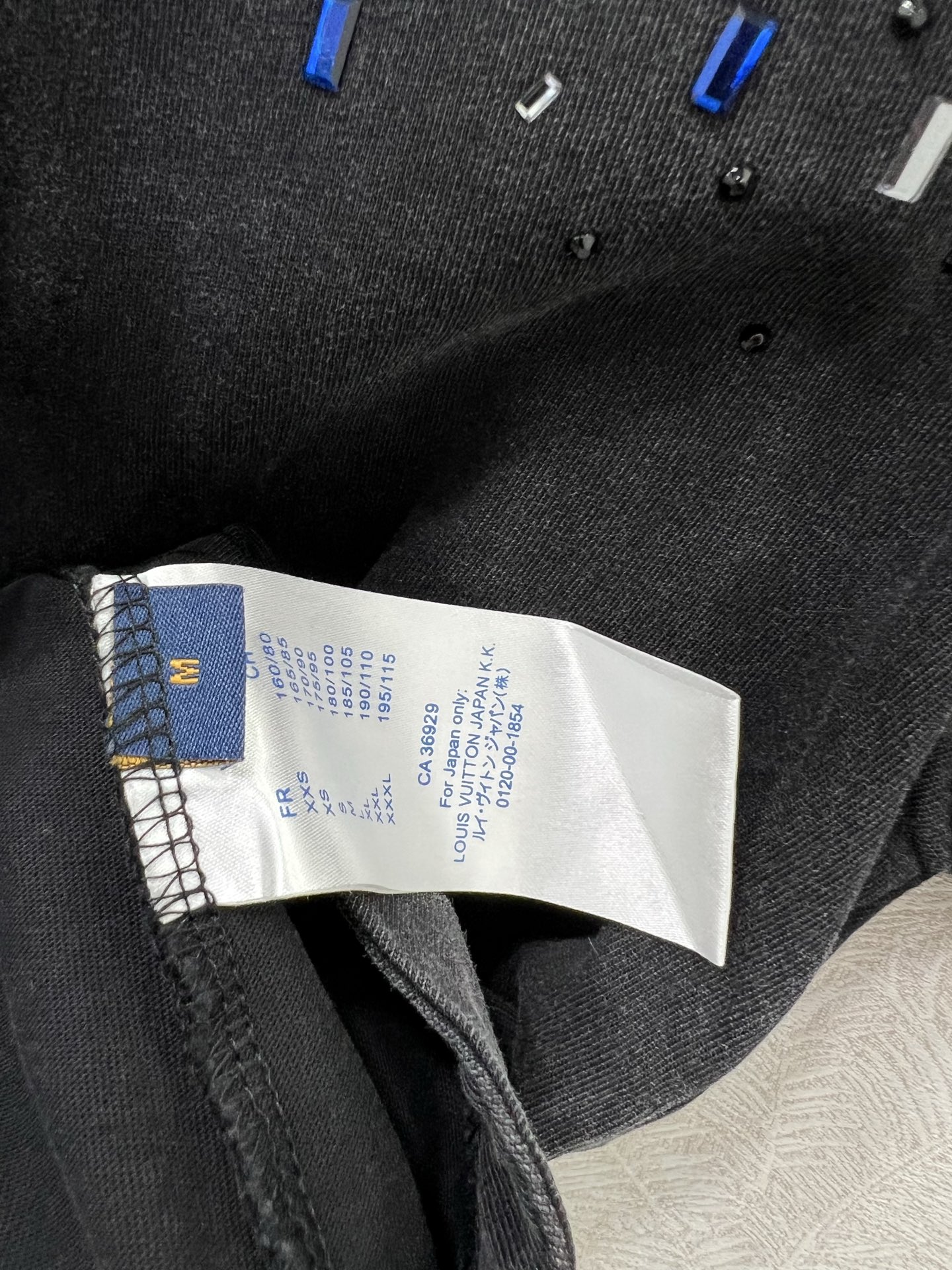 🔥🔥Louis Vuitt*n25新款圆领烫钻T恤 大爆款来袭！！高密度做旧洗水棉 左肩处定制贴钻  袖