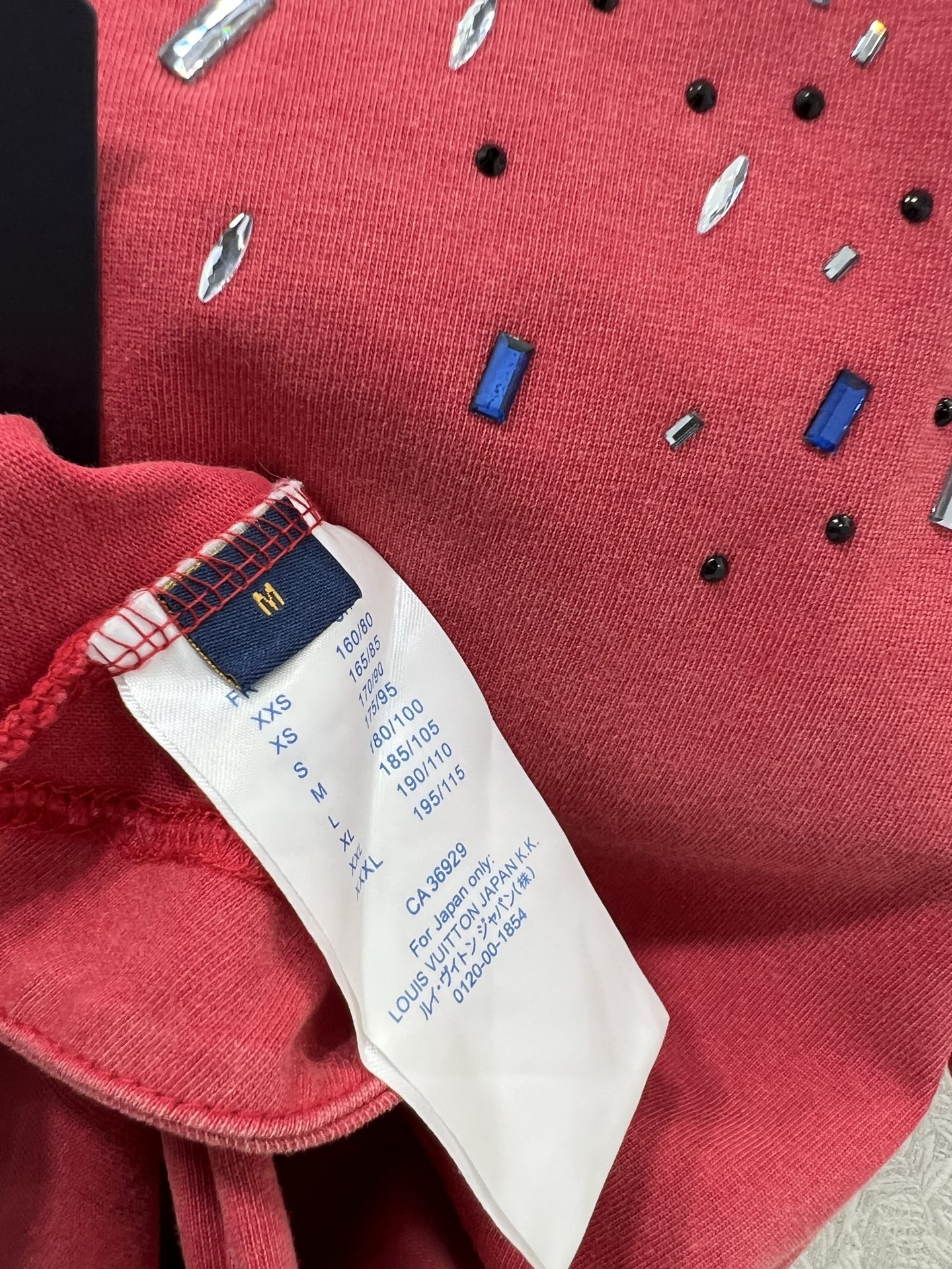 🔥🔥Louis Vuitt*n25新款圆领烫钻T恤 大爆款来袭！！高密度做旧洗水棉 左肩处定制贴钻  袖