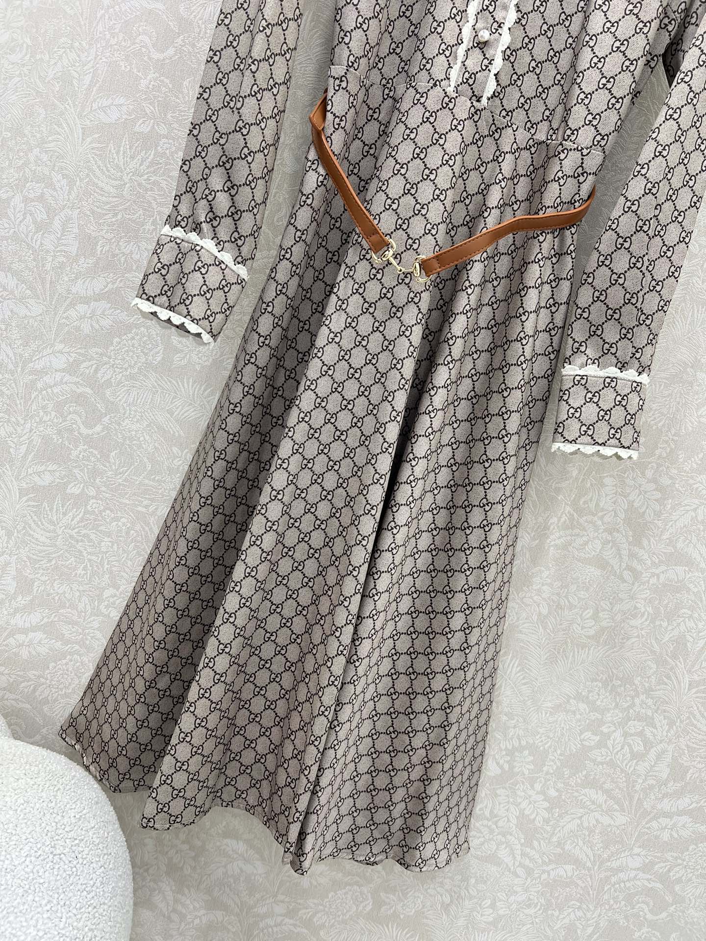 🔥🔥 Gucc*25新款经典双G logo 印花拼蕾丝花边衬衣式连衣裙 经典花色永不过时 这款气质甜美高