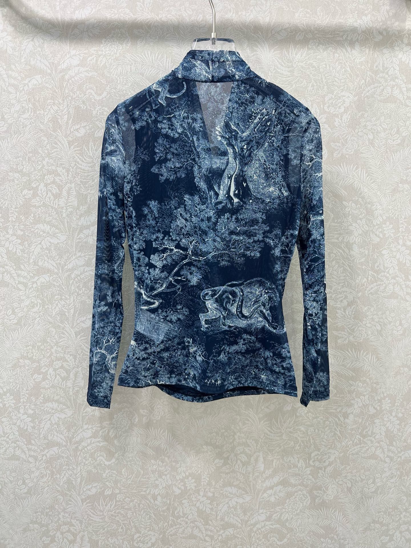 🔥🔥 DIO*迪/奥 25早秋新款D家丛林动物V领打底上衣 高级大气  柔软弹力很舒服 满满的穿搭高级感