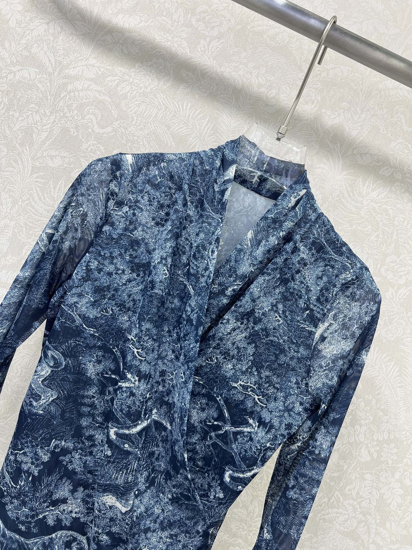 🔥🔥 DIO*迪/奥 25早秋新款D家丛林动物V领打底上衣 高级大气  柔软弹力很舒服 满满的穿搭高级感