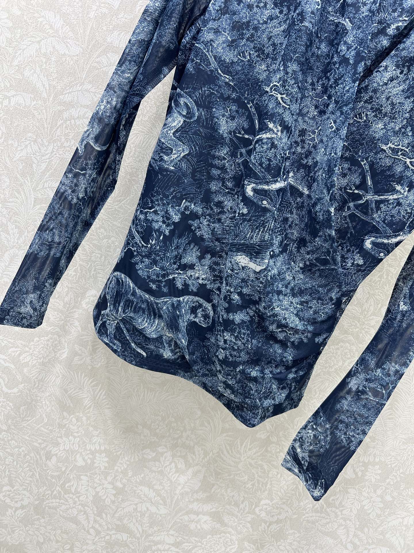 🔥🔥 DIO*迪/奥 25早秋新款D家丛林动物V领打底上衣 高级大气  柔软弹力很舒服 满满的穿搭高级感