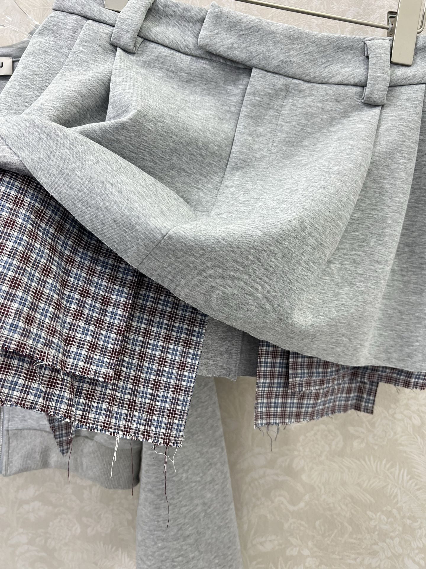 短裙细节🔥🔥miumi*25新款气质假两件设计拼色卫衣套装！复古风甜妹减龄运动少女连帽外套搭配超短半裙一