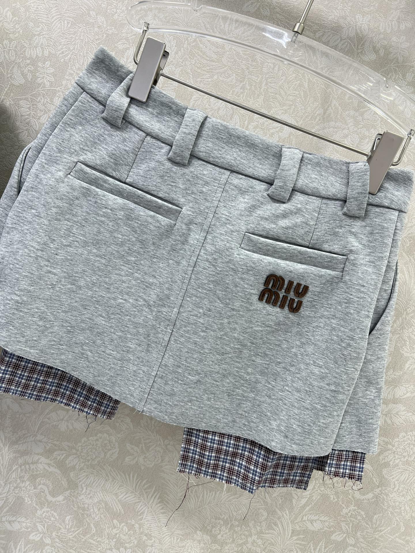 短裙细节🔥🔥miumi*25新款气质假两件设计拼色卫衣套装！复古风甜妹减龄运动少女连帽外套搭配超短半裙一