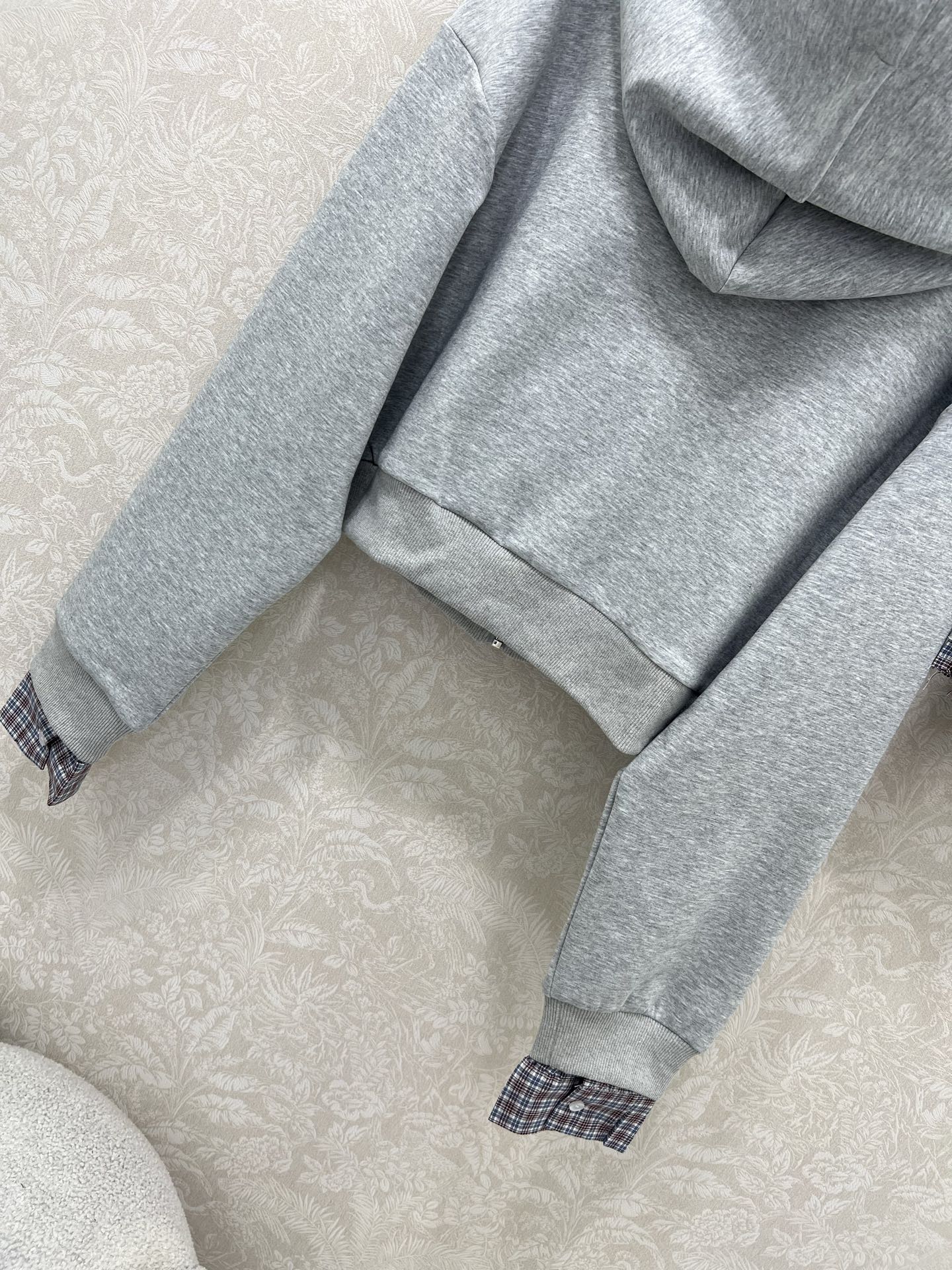 🔥🔥miumi*25新款气质假两件设计拼色卫衣套装！复古风甜妹减龄运动少女连帽外套搭配超短半裙一套上身绝